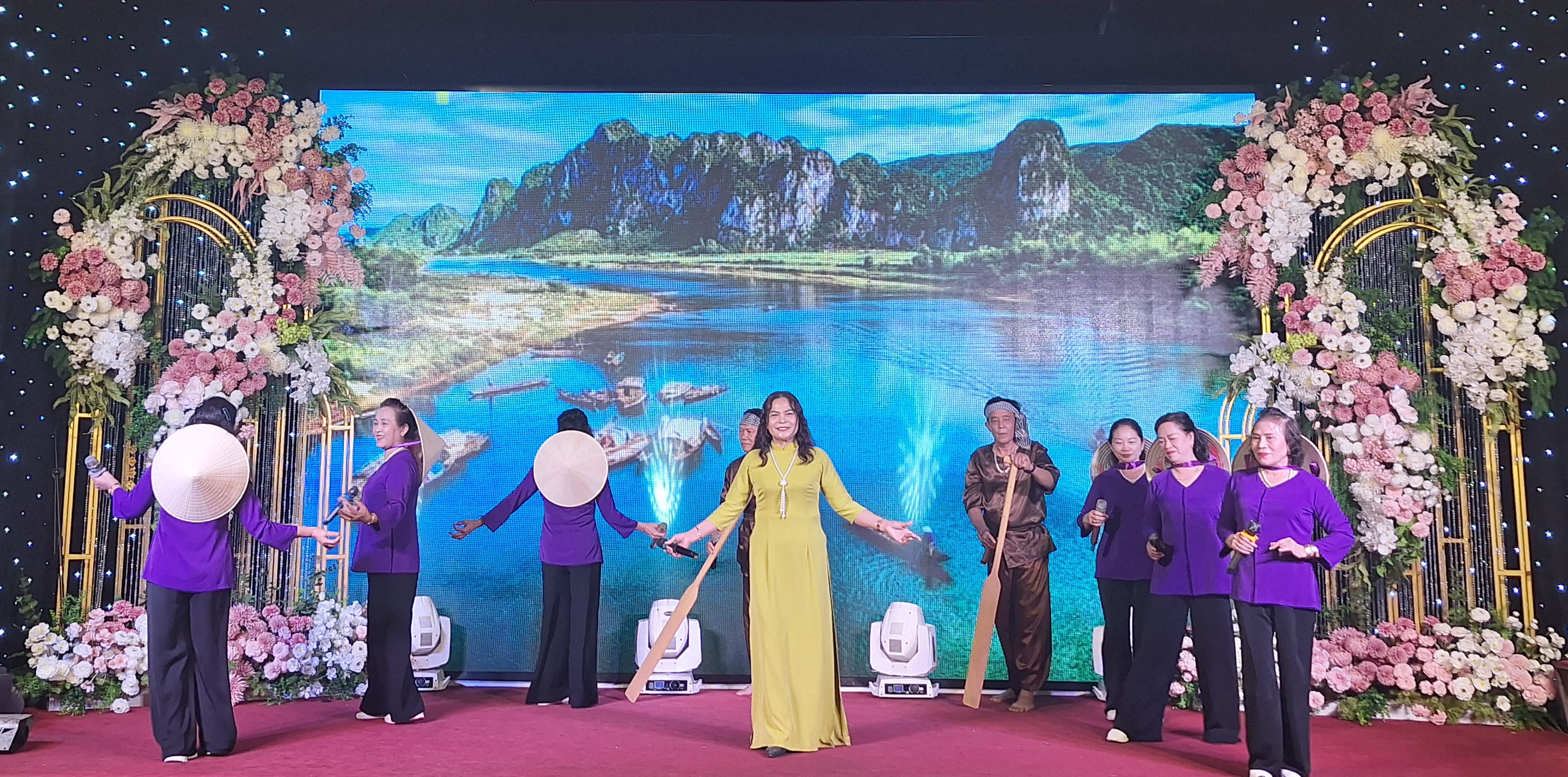 Ca khúc: Quảng Bình quê ta ơi. Biểu diễn CLV văn nghệ Trường Sơn sư đoàn 470 huyện Bố Trạch.