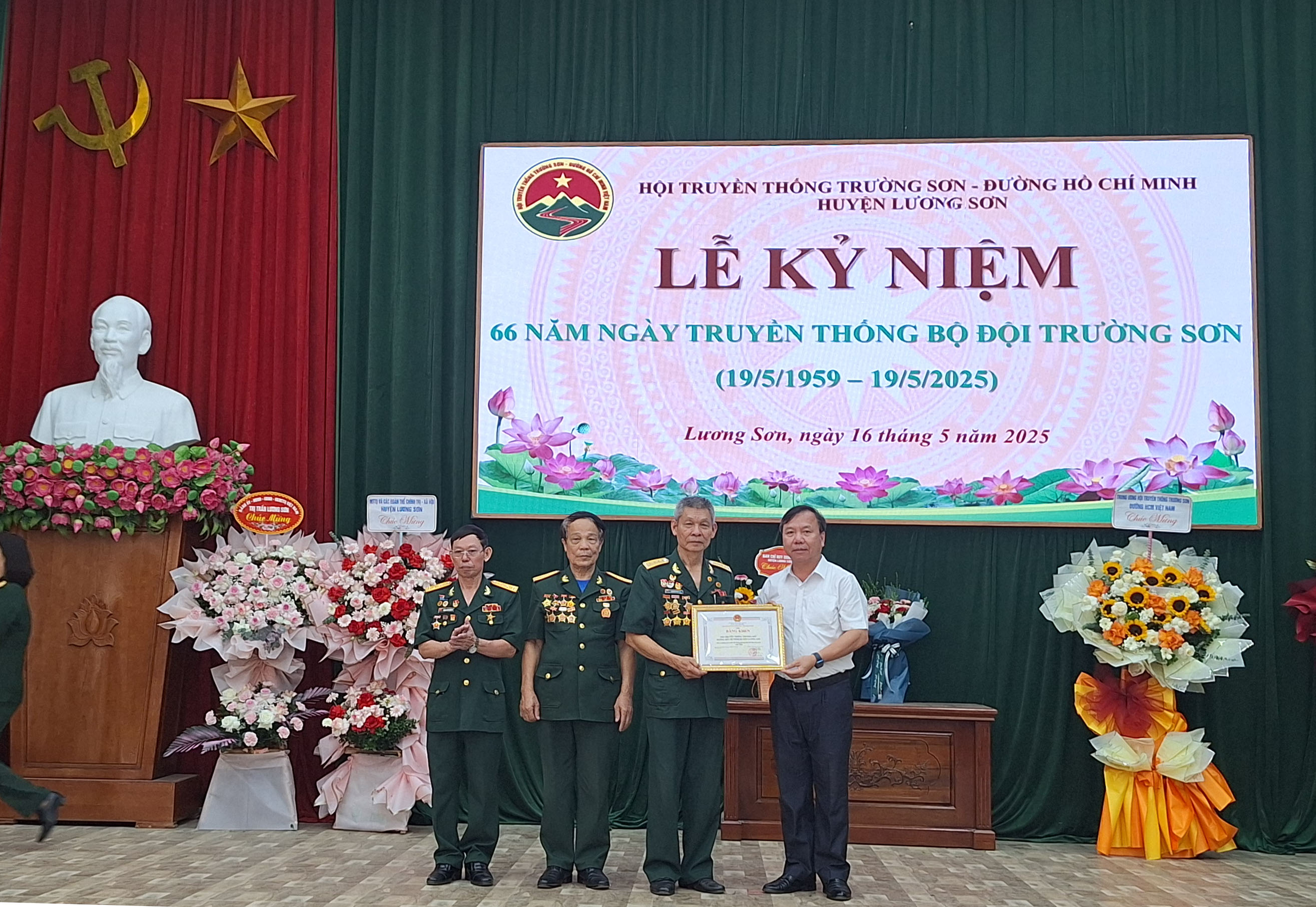 Hội Trường Sơn huyện Lương Sơn kỉ niệm 66 năm ngày mở đường Hồ Chí Minh - Ngày truyền thống Bộ đội Trường Sơn.