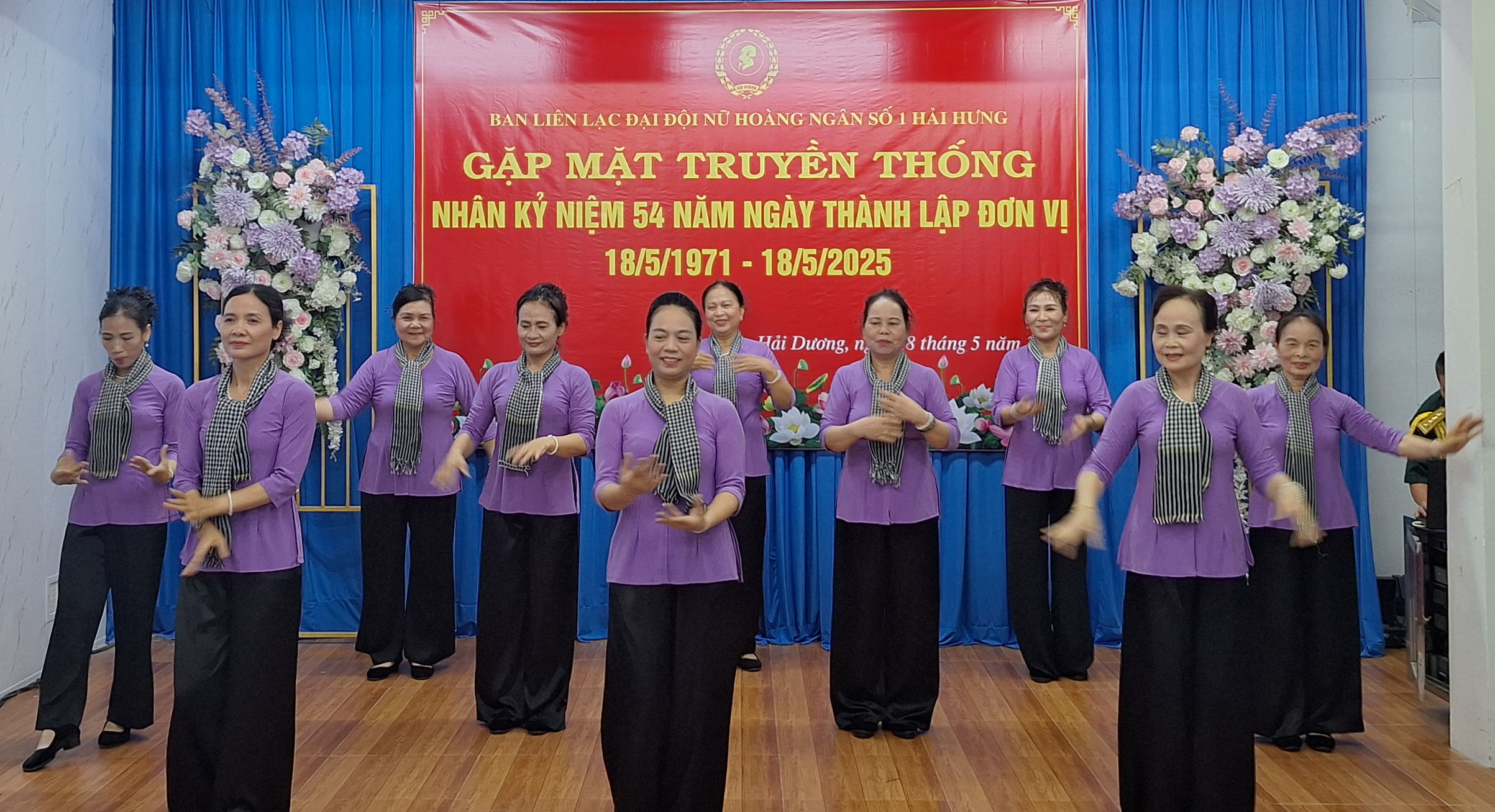 Chương trình văn nghệ chào mừng kỉ niệm 54 năm ngày thành lập đại đội nữ Hoàng Ngân Hải Hưng