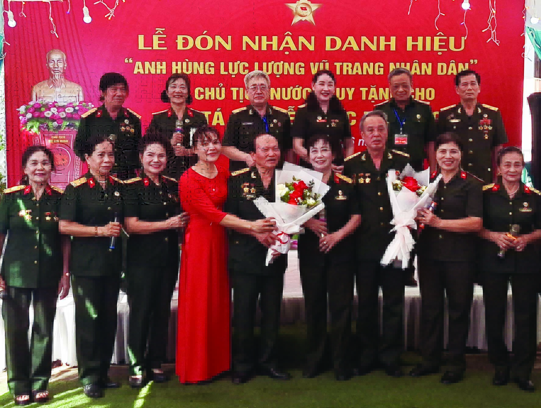 Chương trình văn nghệ chào mừng: Lễ đón nhận danh hiệu Anh hùng LLVTND do Chủ tịch nước truy tặng cho đại tá Nguyễn Đức Phương.