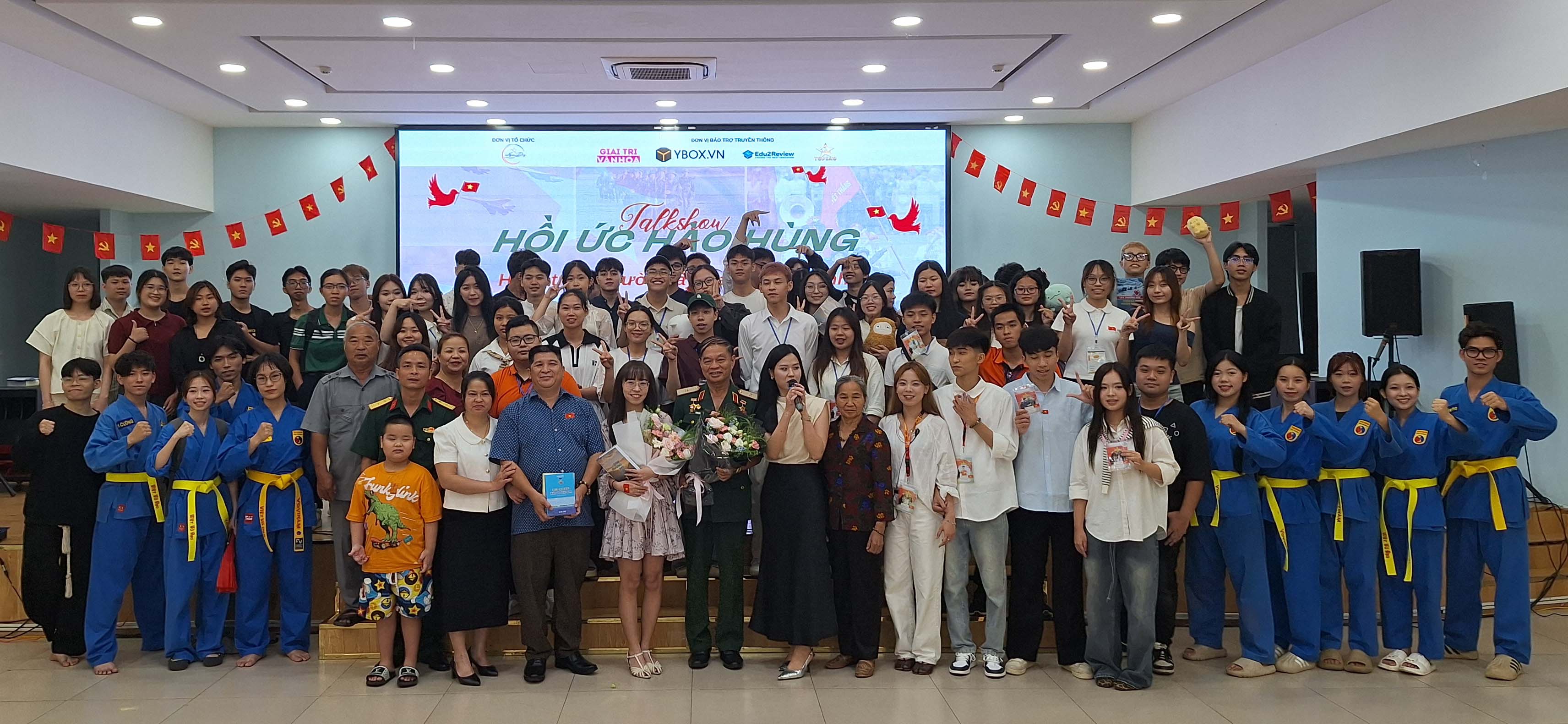 Phần thứ II:Mini game-Dòng chảy kí ức. Giao lưu giữa sinh viên trường đại học FPT và thiếu tướng anh hùng LLVTND Hoàng Kiền.