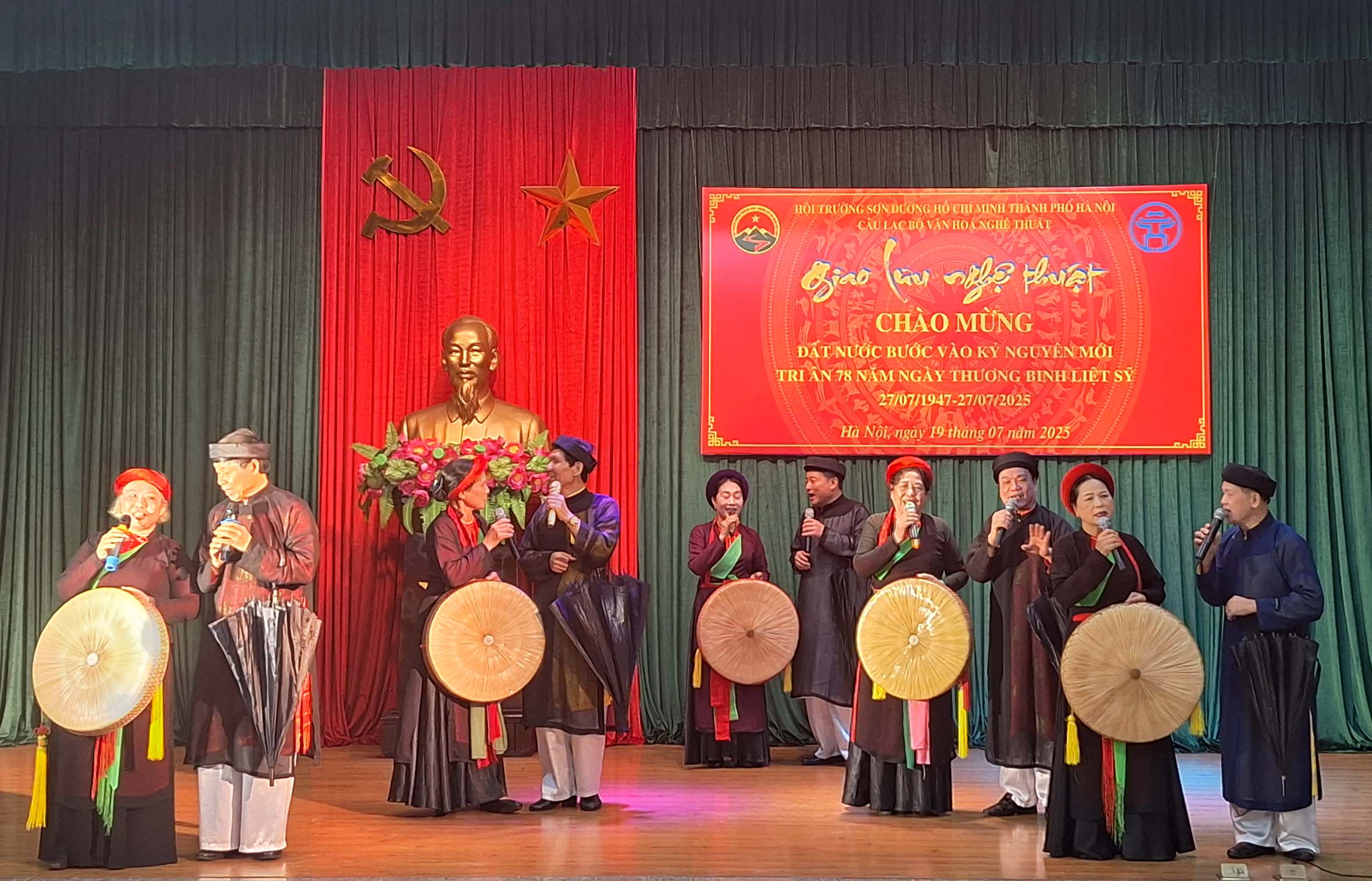 Ca khúc:Duyên quan họ. Biểu diễn: Câu lạc bộ văn nghệ Trường Sơn Hà Đông Hà Nội.