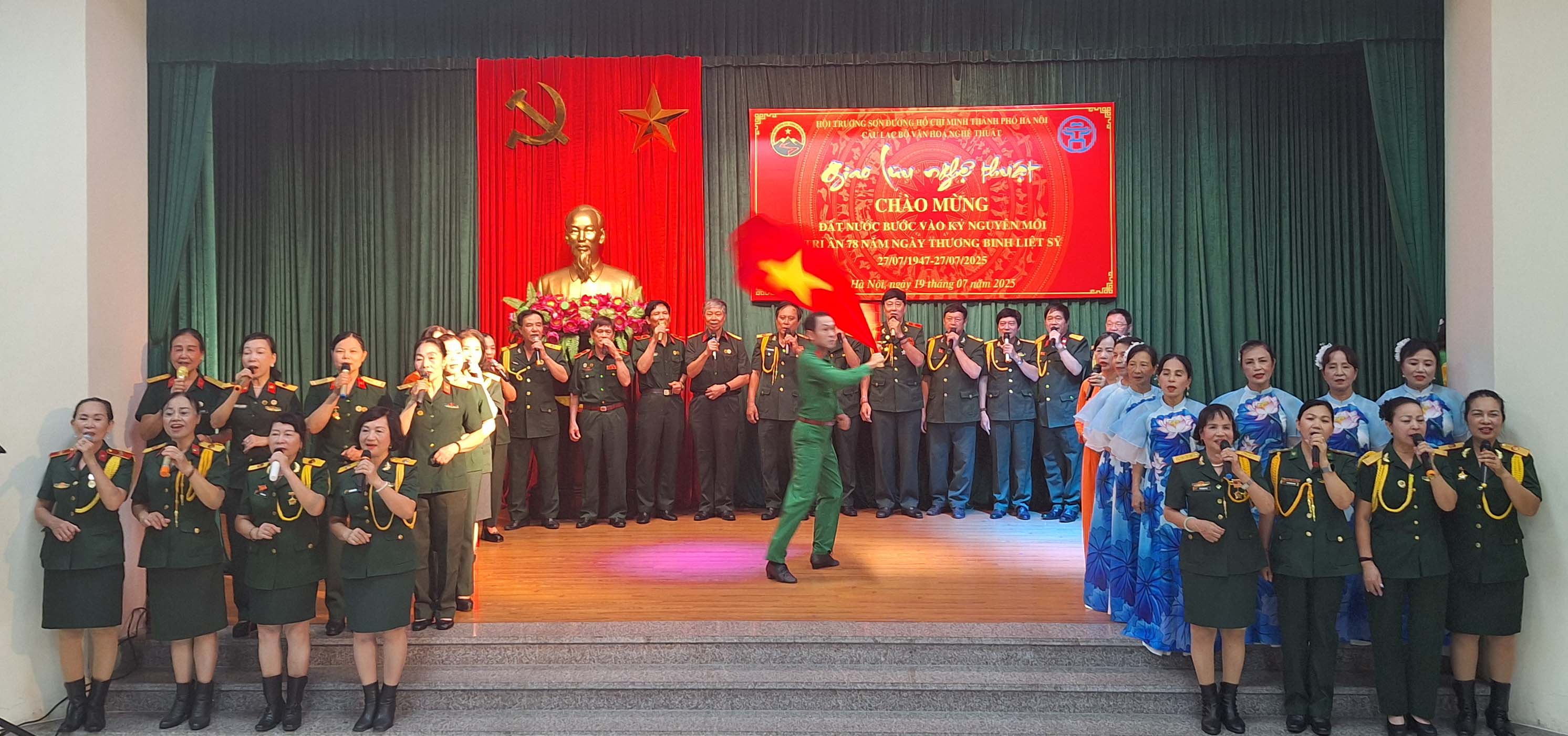 Phần II: Giao lưu văn nghệ chào mừng Đất nước bước vào kỉ nguyên mới.