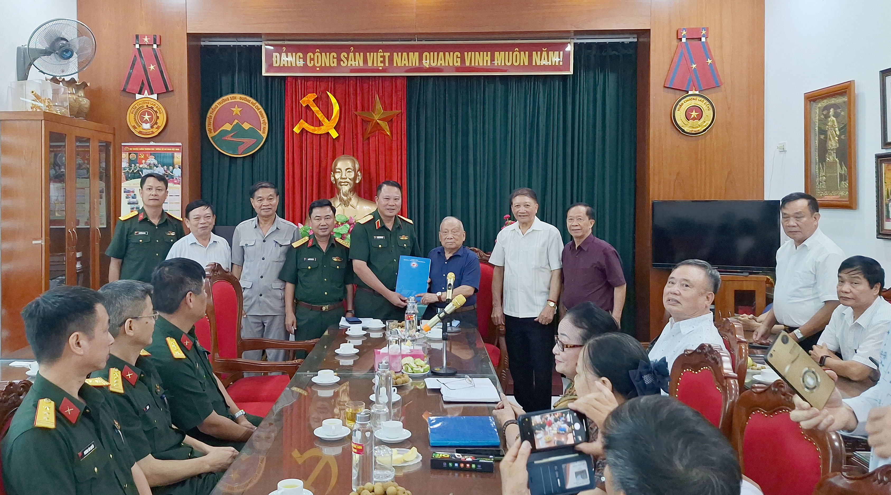 Phóng sự: Bộ tư lệnh Binh đoàn 12 tới thăm và chúc mừng Hội Trường Sơn Việt Nam nhân kỉ niệm Quốc khánh 2-9-2025.