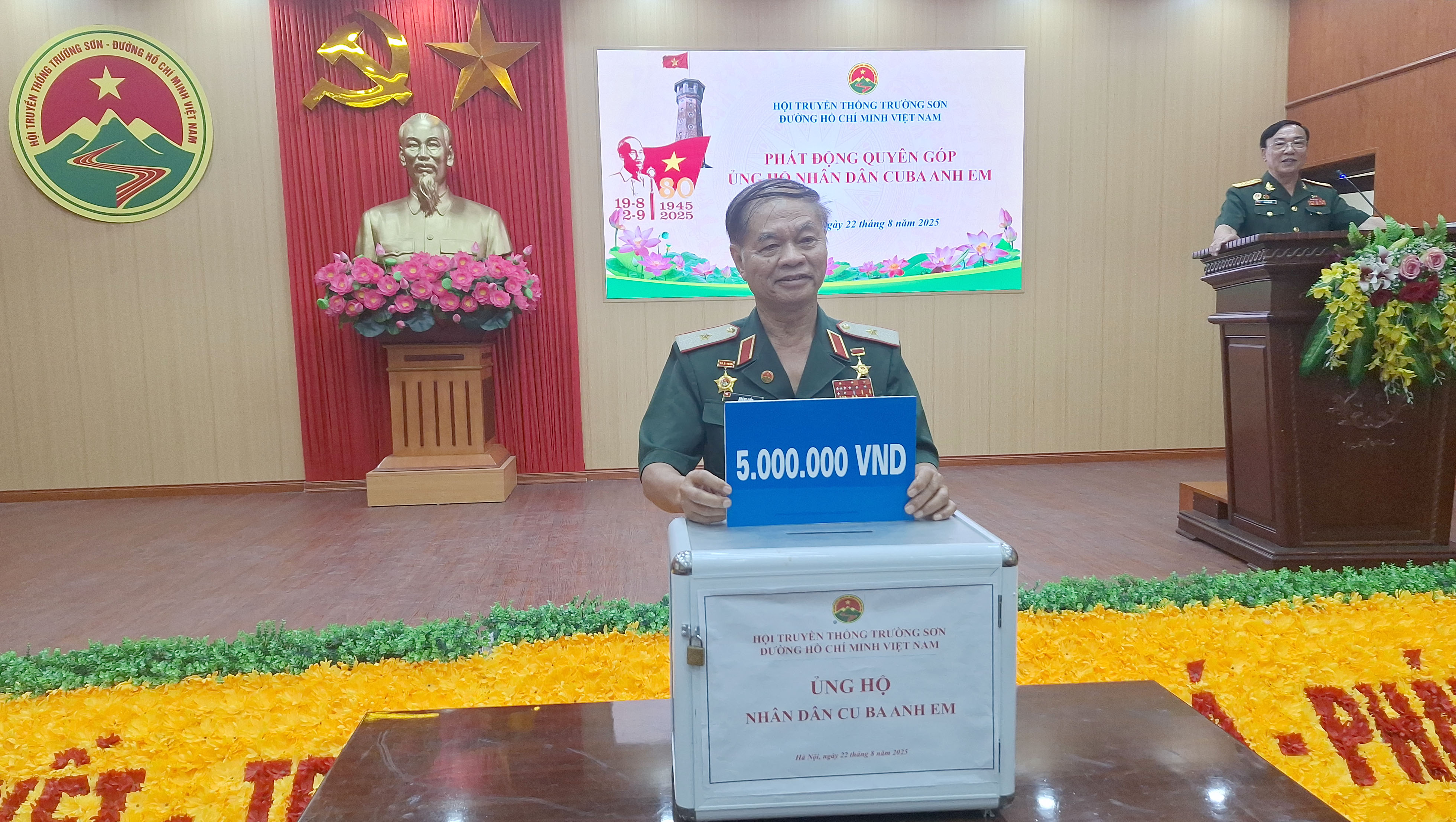 Phóng sự: Hội Trường Sơn Việt Nam phát động ủng hộ nhân dân Cu Ba anh em.
