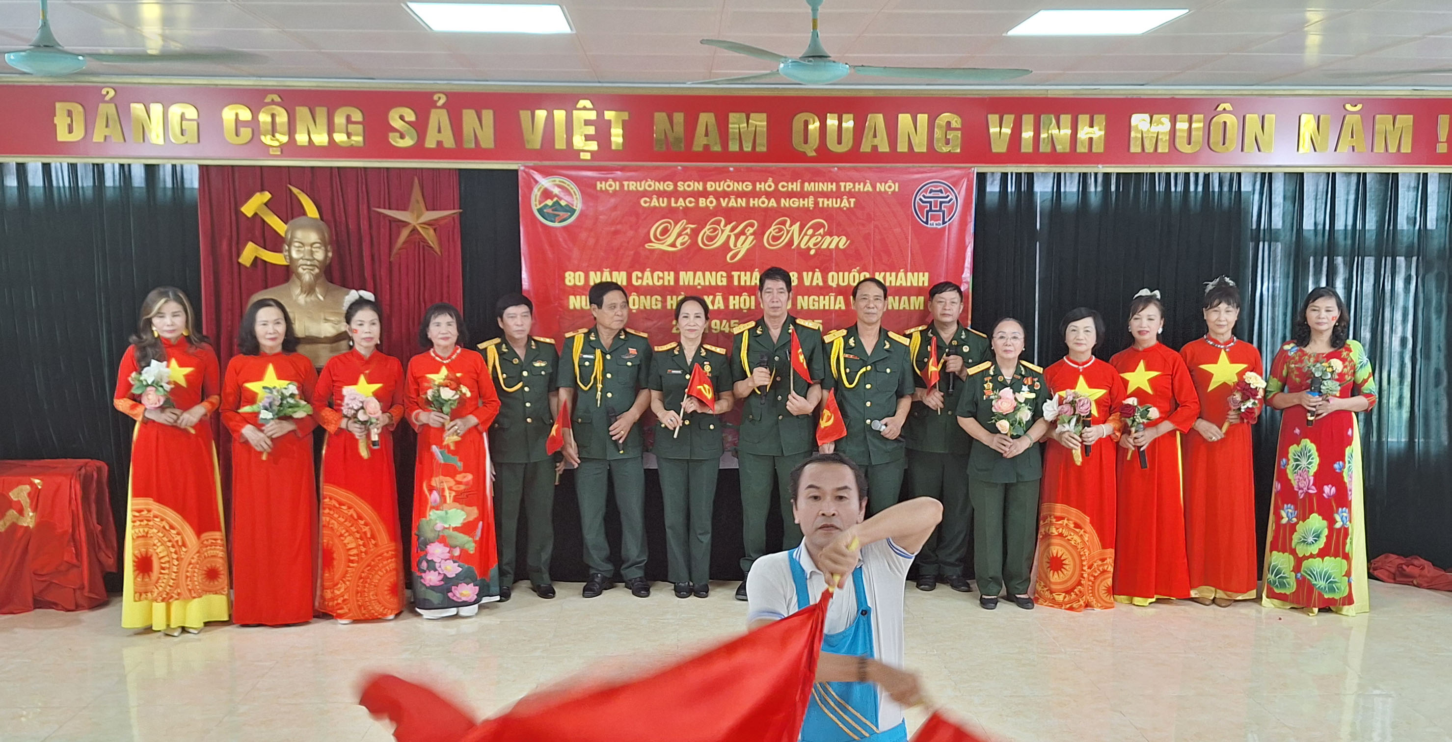 Câu lạc bộ VH-NT Trường Sơn Hà Nội kỉ niệm 80 năm Quốc khánh 2-9 và phát động ủng hộ nhân dân Cu Ba anh em.