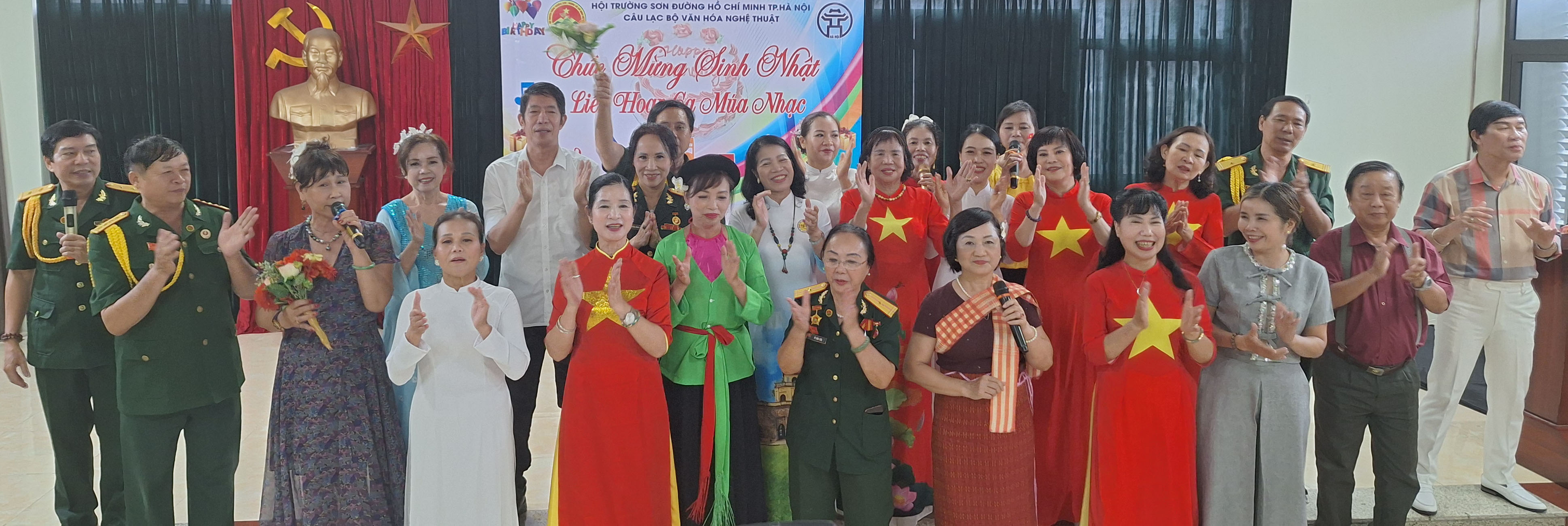 Câu lạc bộ Văn hoá - Nghệ thuật Trường Sơn TP Hà Nội biểu diễn văn nghệ chào mừng Quốc khánh 2-9 ( phần 2)