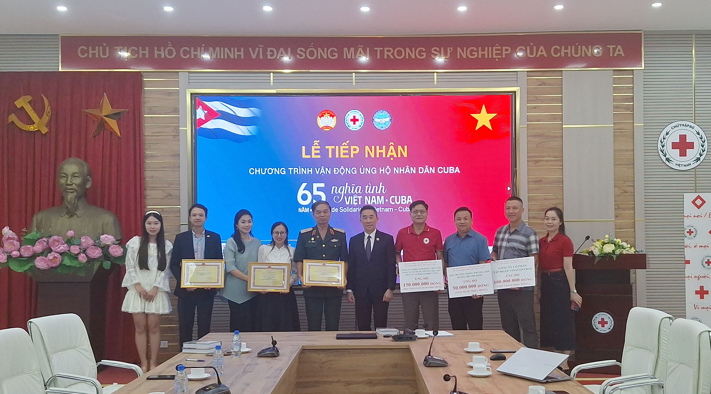 Phóng sự: Lễ tiếp nhận ủng hộ nhân dân Cu Ba nhân kỉ niệm 65 năm nghĩa tình Việt Nam-Cu Ba.