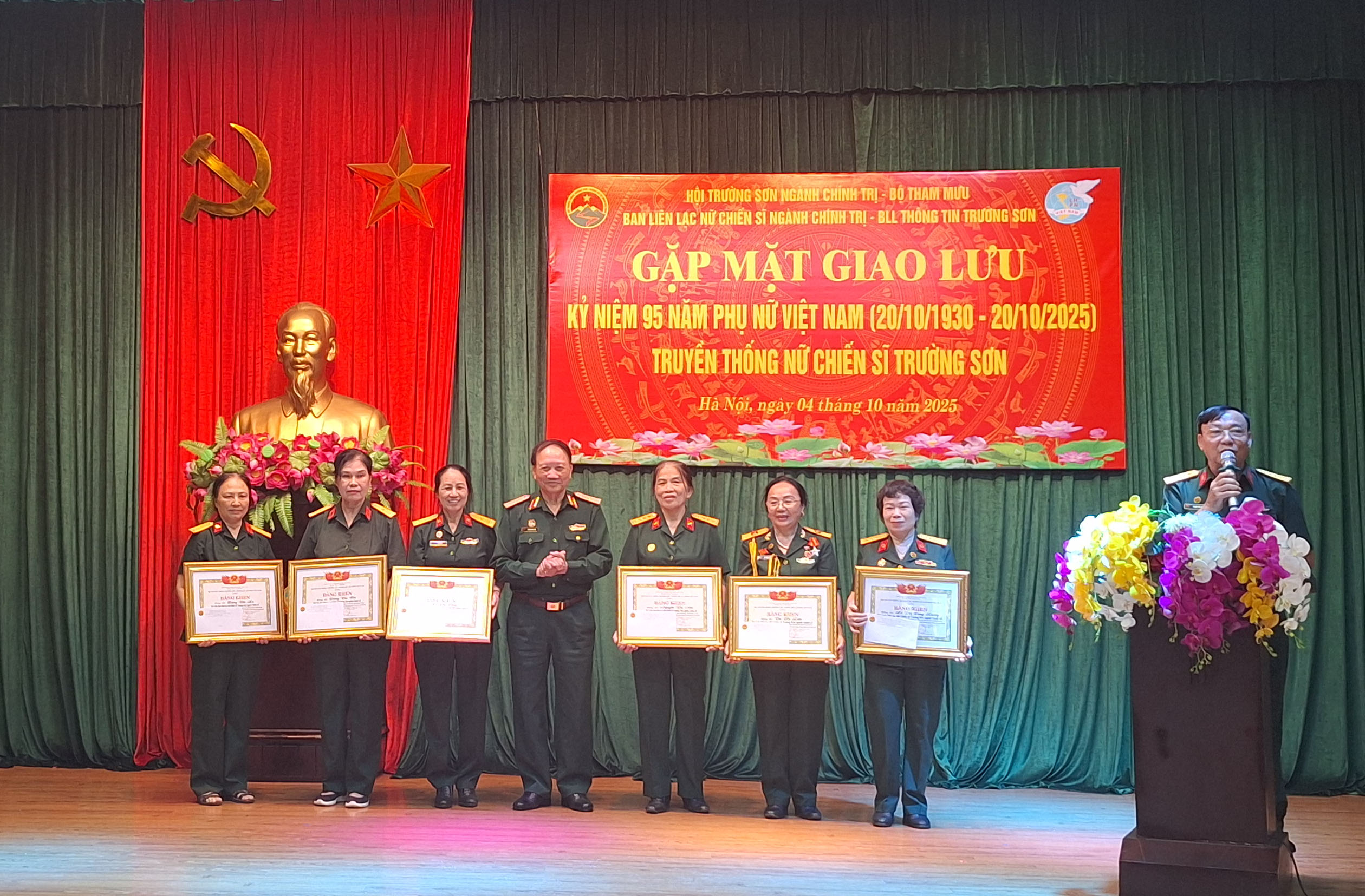 Phóng sự: Gặp mặt kỉ niệm 95 năm Ngày thành lập Hội LHPN Việt Nam - Ngày Phụ Nữ Việt Nam 20-10