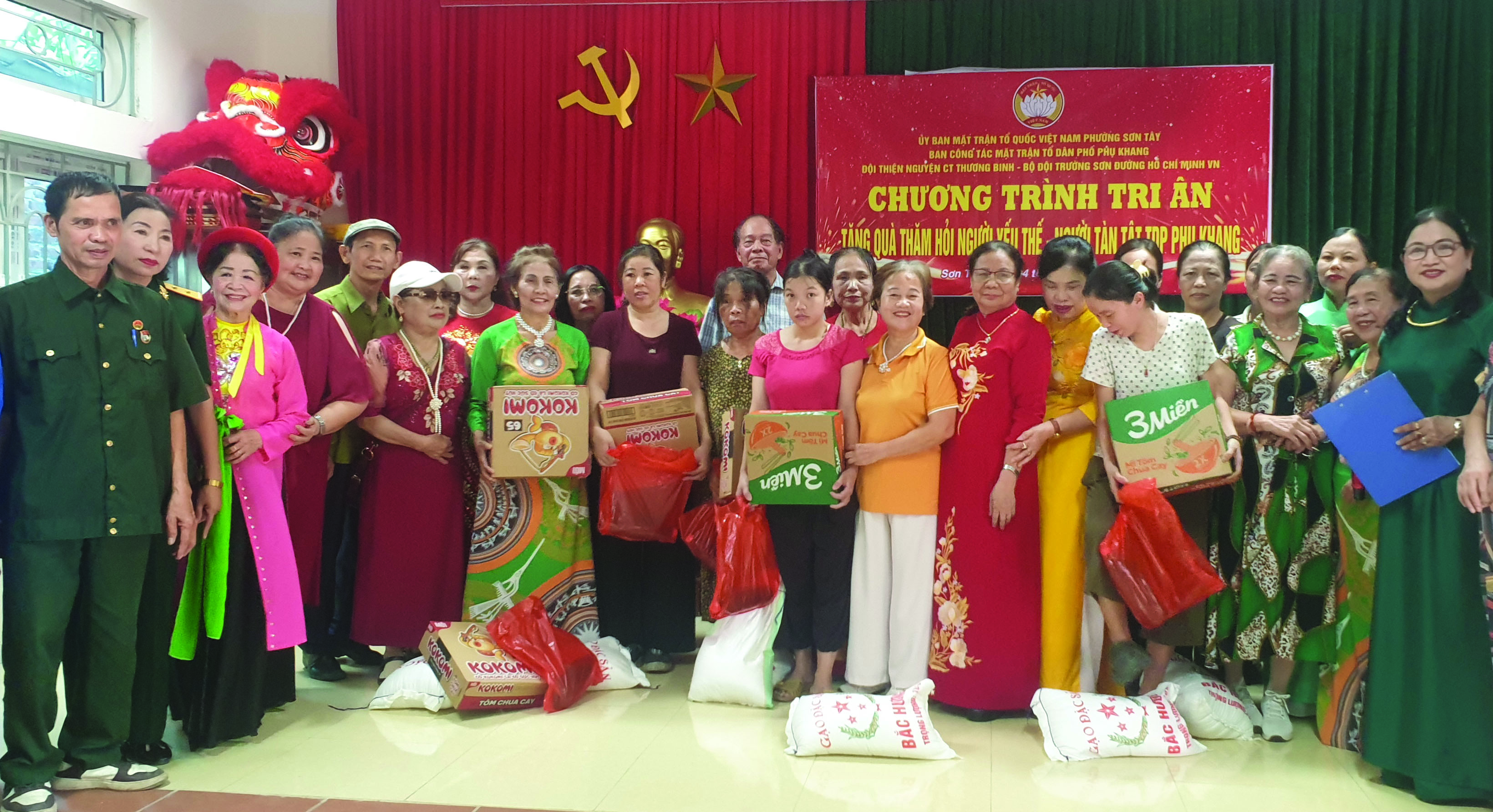 Công ty CPTB Tây Trường Sơn tri ân tặng quà ngươi yếu thế, người tàn tật và trẻ em TDP Phụ Khang, phường Sơn Tây, thành phố Hà Nội.