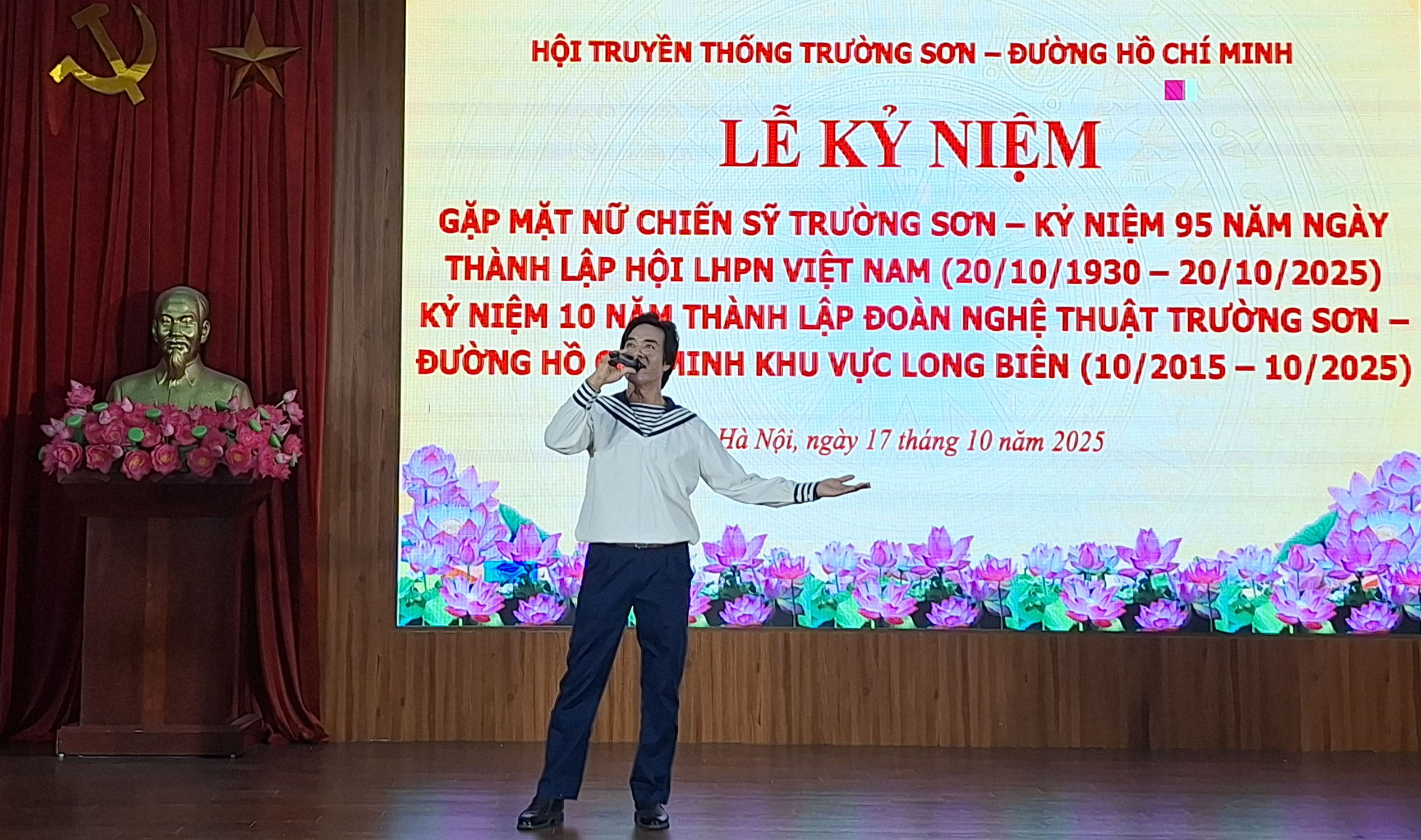 Ca khúc: Nơi đảo xa; Tác giả: Thế Song; Biểu diễn: Ca sĩ Văn Thao đoàn nghệ thuật Trường Sơn Long Biên Hà Nội