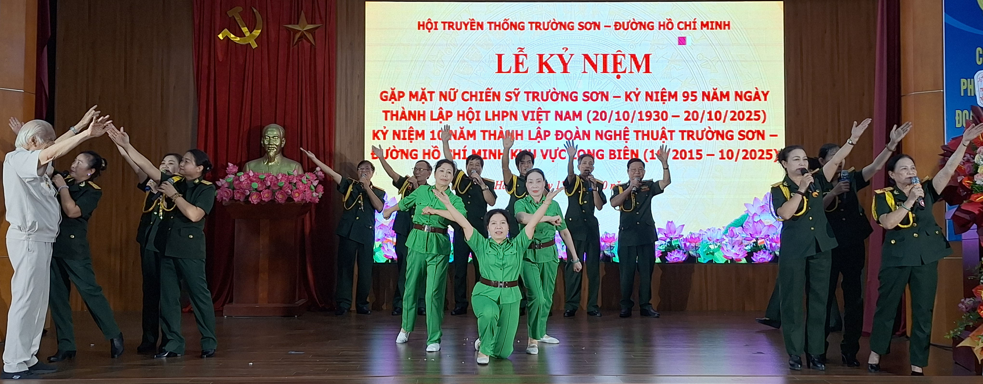 Hợp xướng: Viết tiếp bản hùng ca Trường Sơn. Biểu diễn: Đoàn nghệ thuật Trường Sơn KV Long Biên.