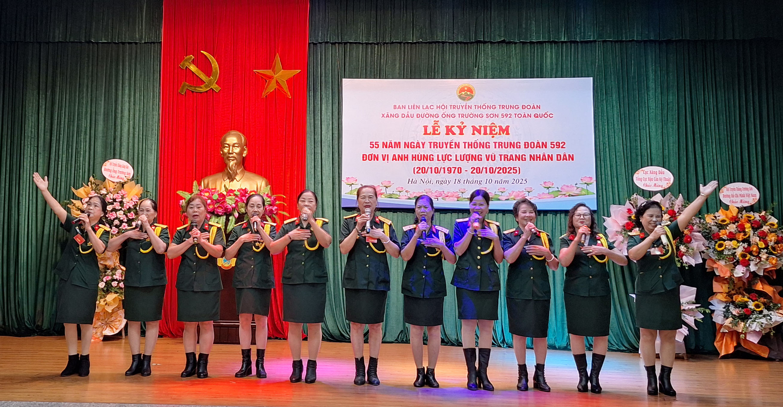 Ca khúc: Bài ca xăng vượt Trường Sơn. Biểu diễn: CLB văn nghệ xăng dầu - đường ống Trường Sơn tỉnh Quảng Ninh.