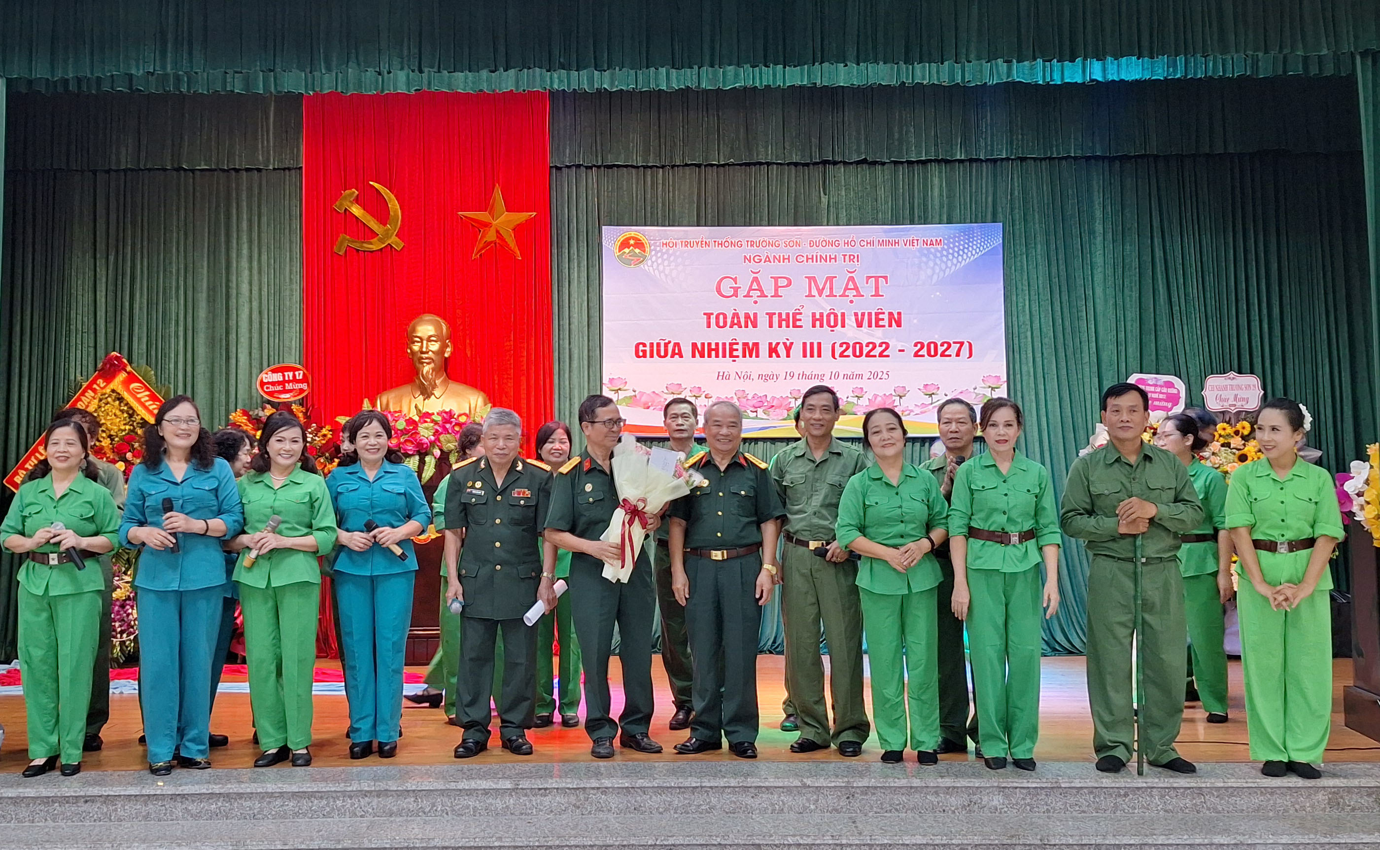 Chương trình văn nghệ chào mừng hội nghị tổng kết giữa nhiệm kì III (2022-2027)Hội Trường Sơn Ngành Chính trị.