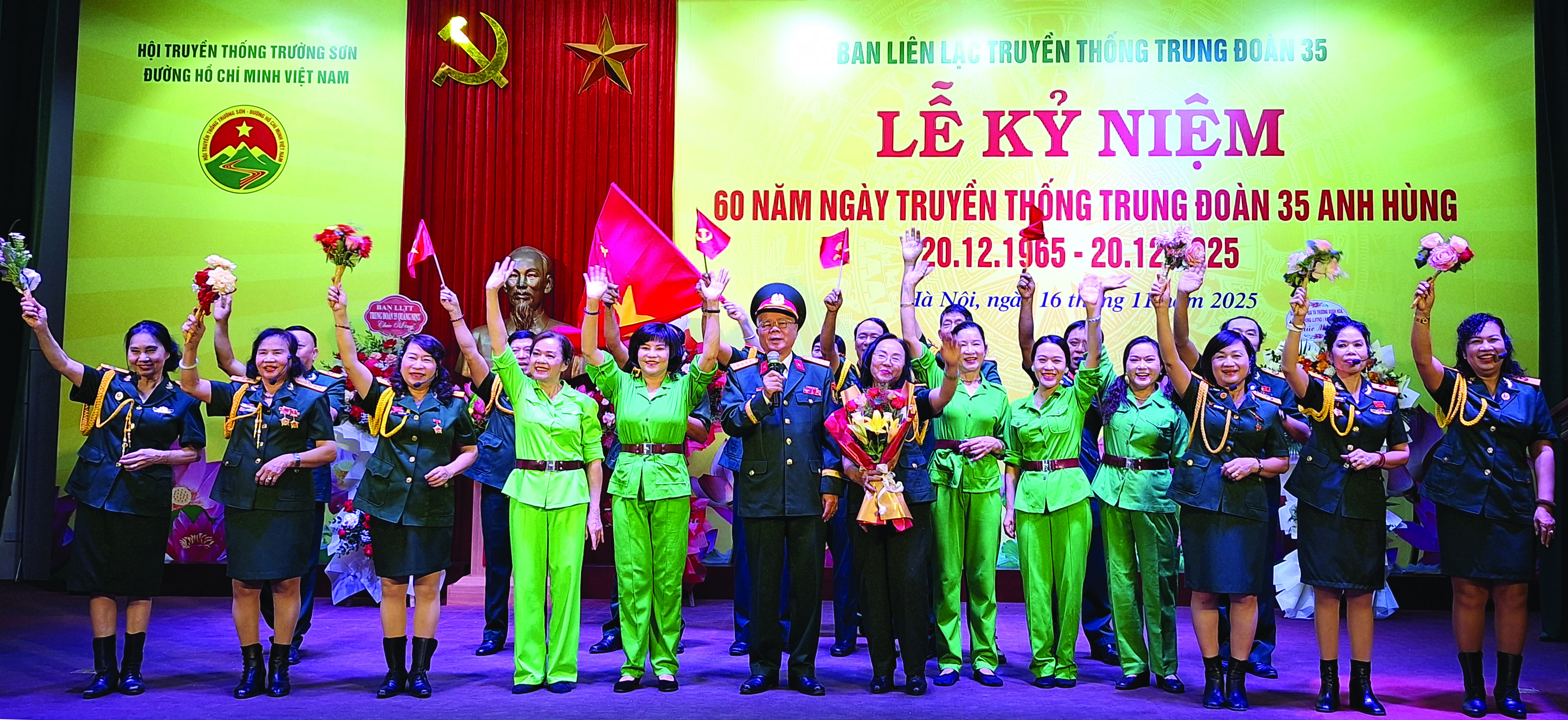 Văn nghệ chào mừng kỉ niệm 60 năm ngày truyền thống Trung đoàn 35 anh hùng.