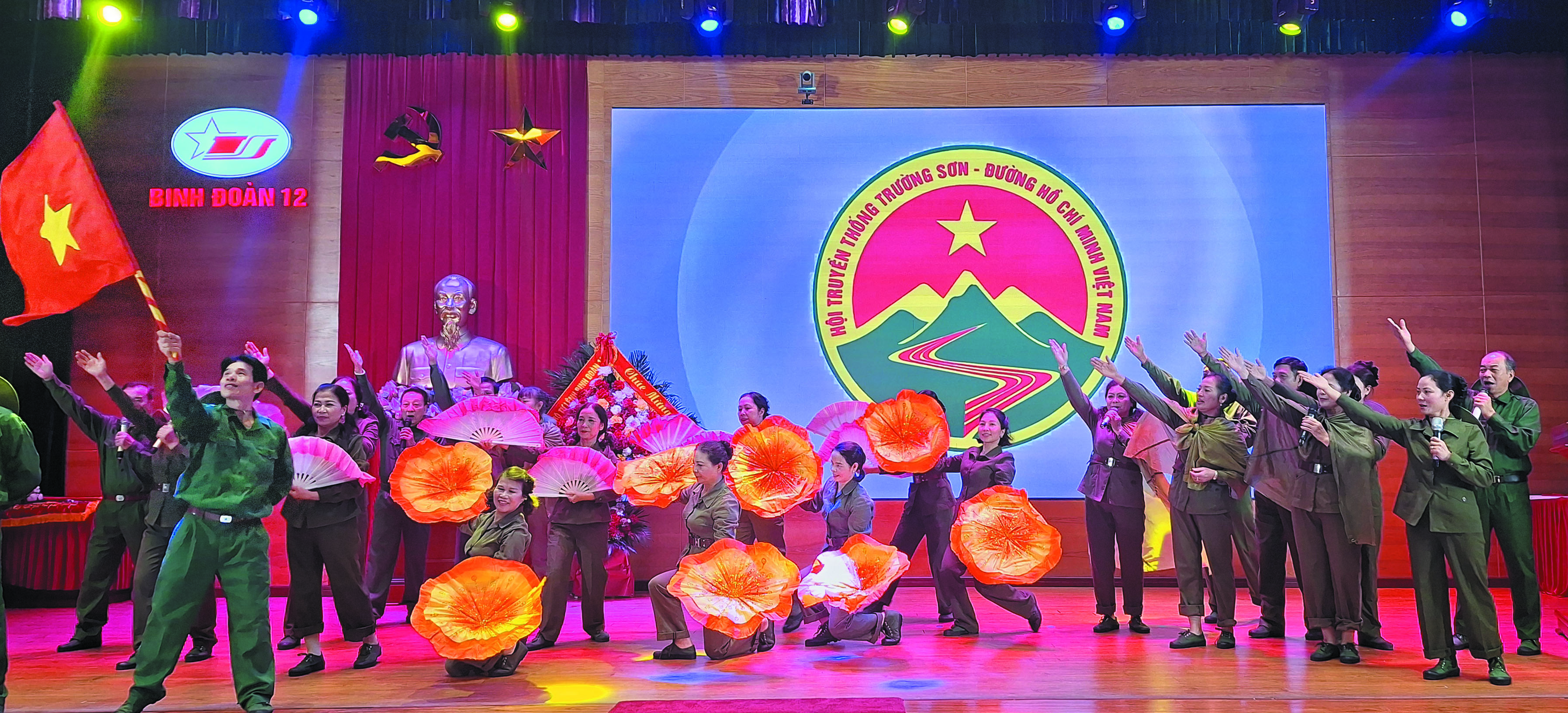 Chương trình văn nghệ chào mừng hội nghị tổng kết công tác hội năm 2025-Biểu diễn:CLBVNTS Yên Bái tỉnh lào Cai.