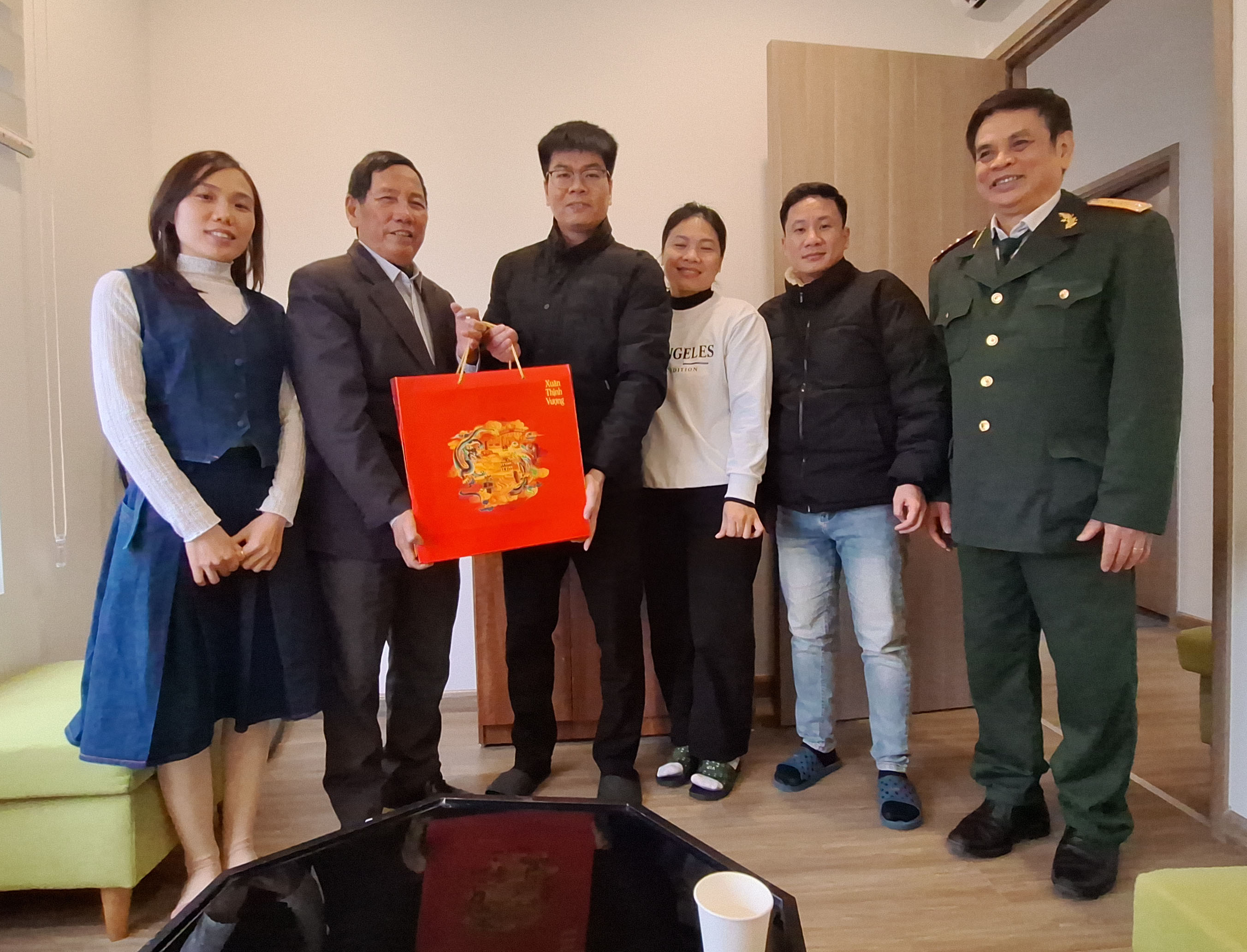 Ban biên tập Website hoitrungson.vn thăm và chúc tết Bính Ngọ, mừng năm mới 2026 Công ty phần mềm Tất Thành.