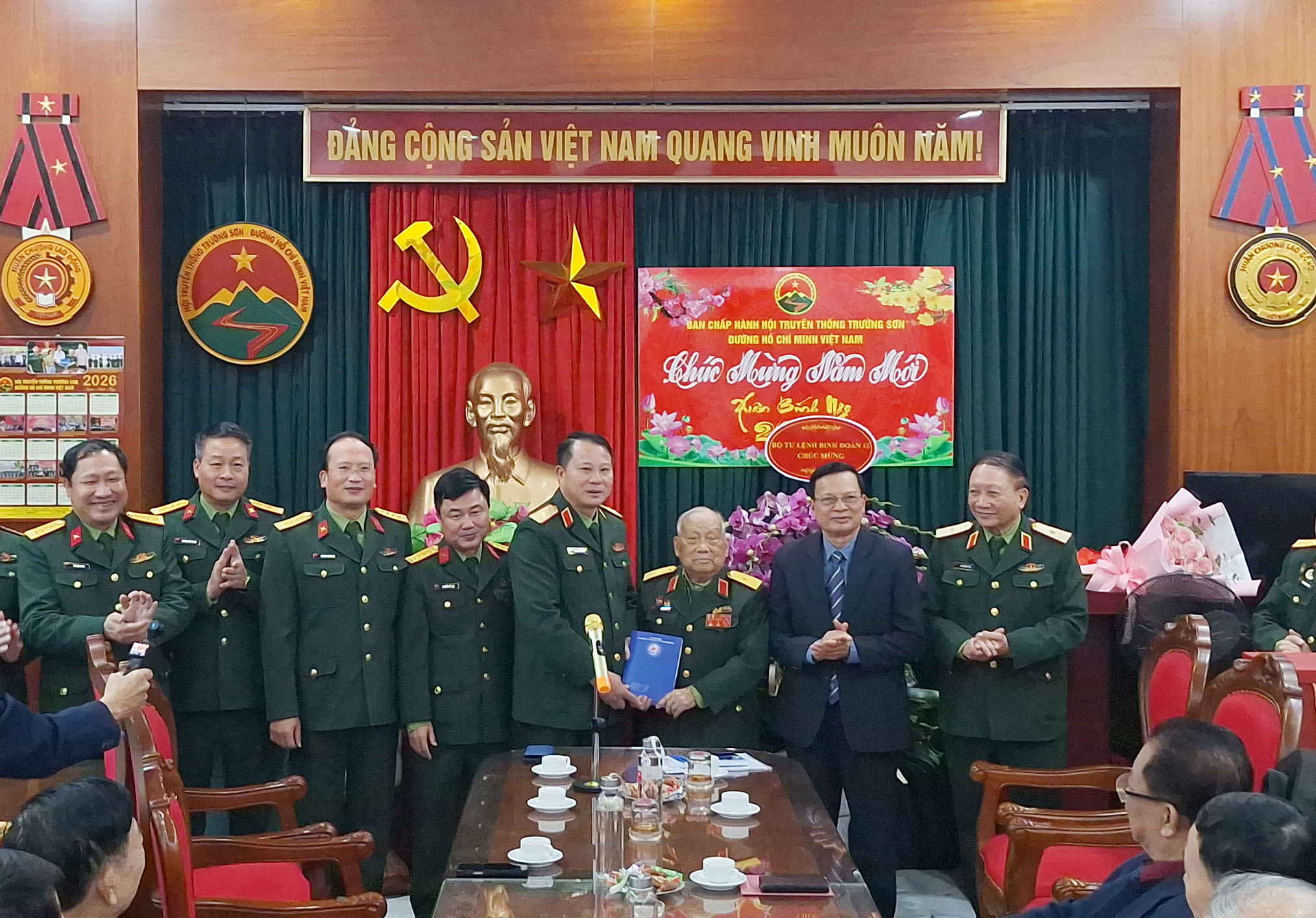 Đoàn đại biểu Bộ tư lệnh Binh đoàn 12/BQP-Thăm và chúc Tết Bính Ngọ 2026 Hội Trường Sơn Việt Nam.