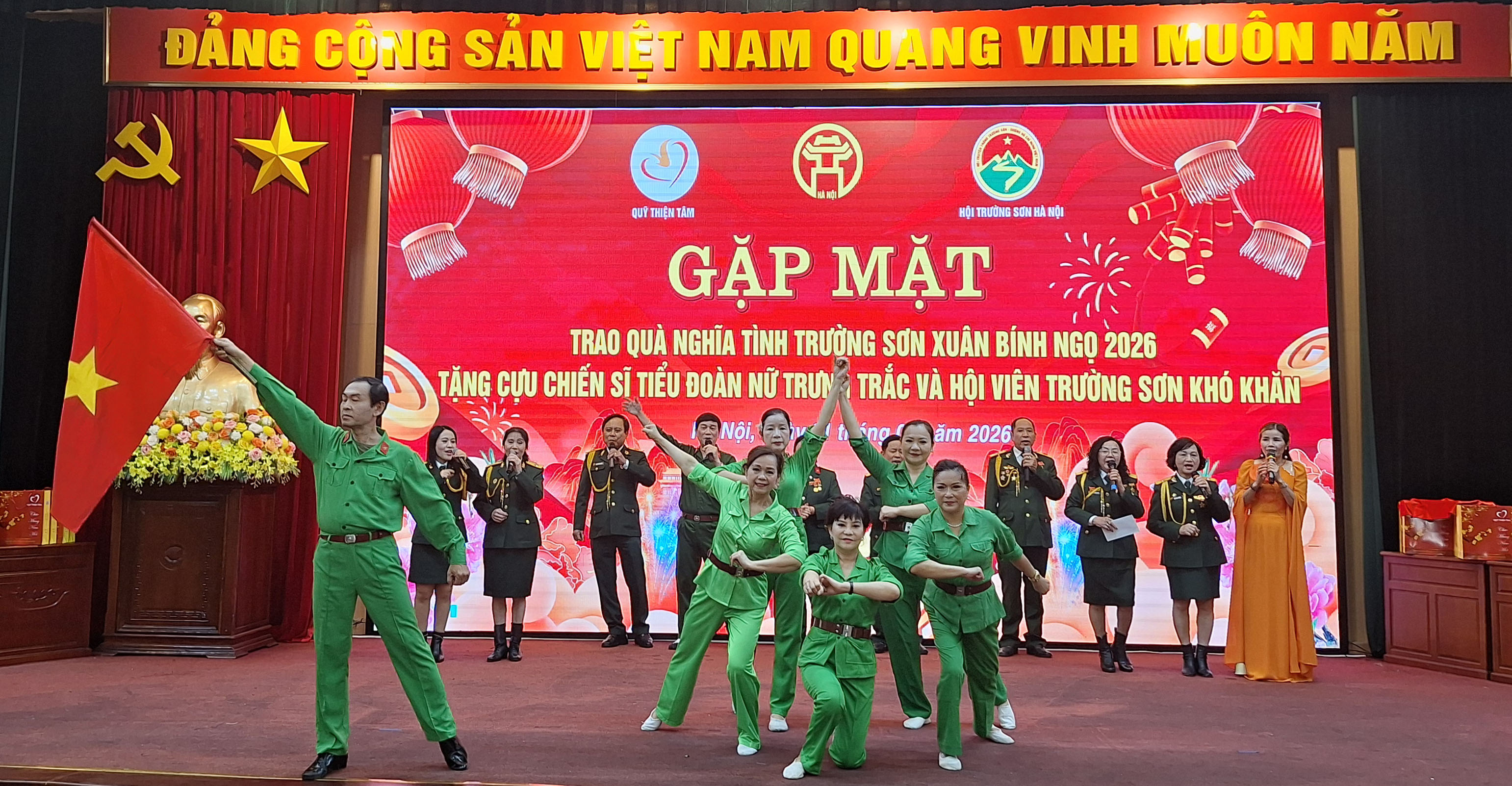 Văn nghệ chào mừng: Quỹ Thiện Tâm/Vingrup trao tặng quà Tết Bính Ngọ 2026 cho Nữ CSTS tiểu đoàn Trưng Trắc.