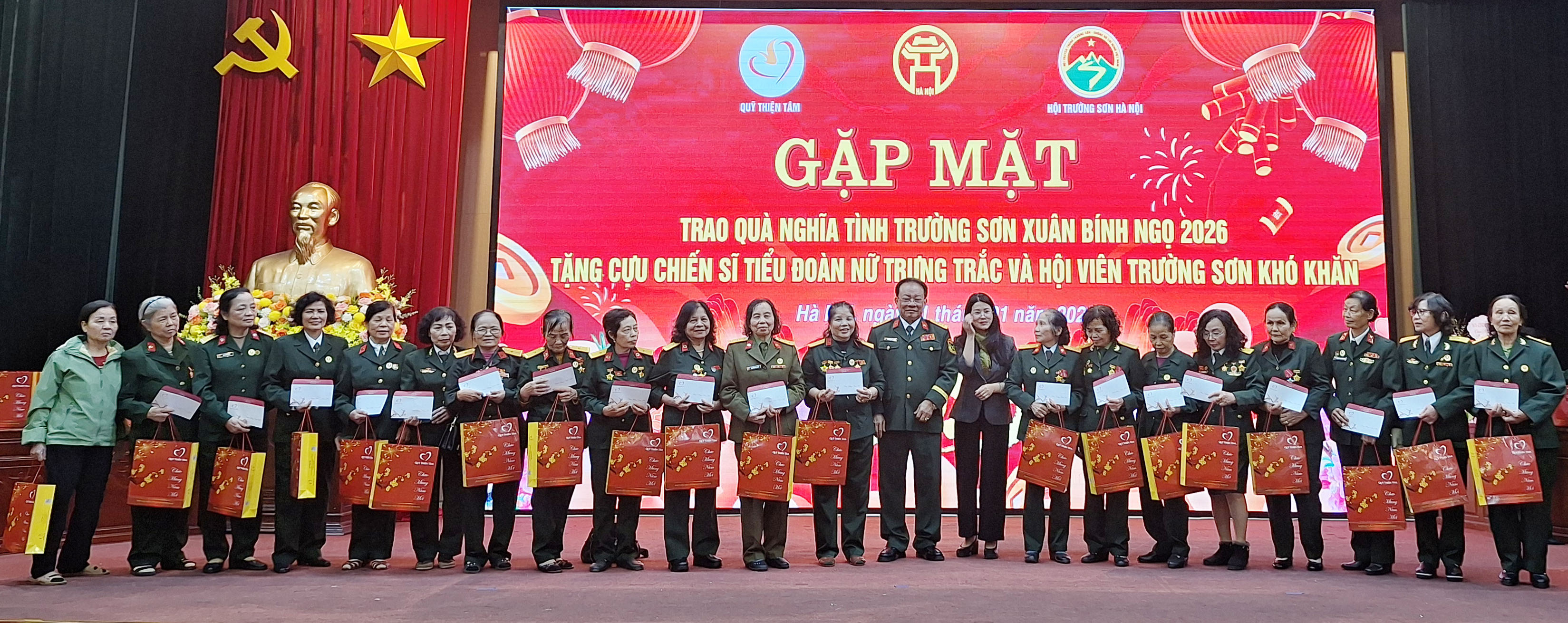 PS:Quỹ Thiện Tâm/Tập đoàn Vingrup trao tặng quà Tết Bính Ngọ - 2026 cho Nữ CSTS tiểu đoàn Nữ Trưng Trắc.