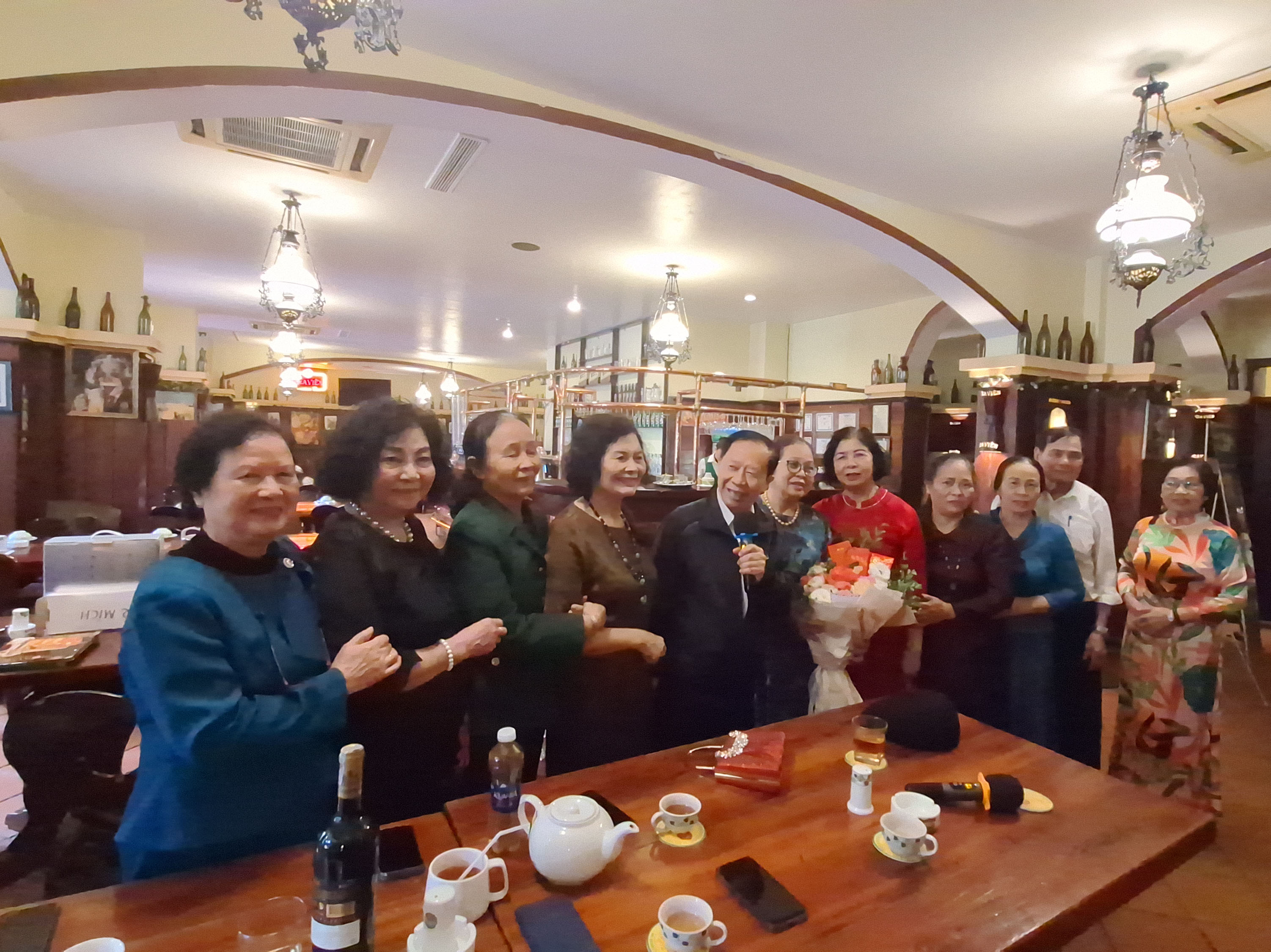 Ban liên lạc Nữ xăng dầu đường ống Trường Sơn gặp mặt kỉ niệm Ngày Quốc tê Phụ nữ 8-3