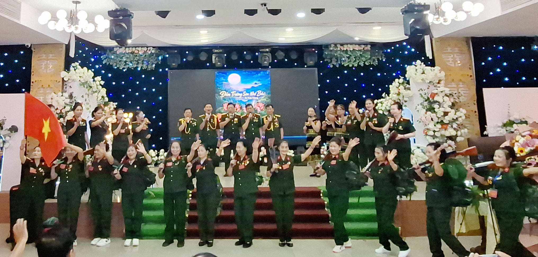 Chương trình văn nghệ chào mừng lễ kỉ niệm 53 năm Ngày truyền thống Trung đoàn công binh 551 ( phần 1)