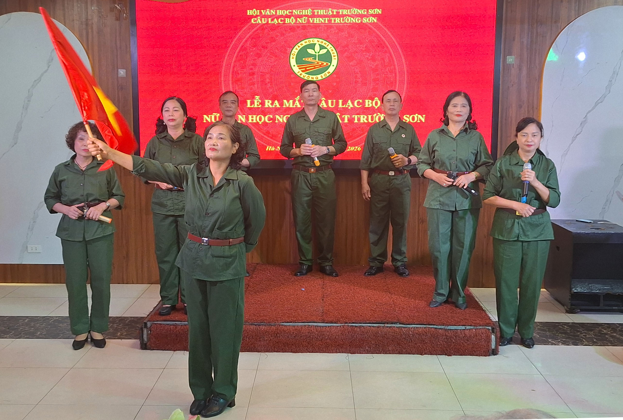 Chương trình văn nghệ chào mừng Lễ ra mắt Câu lạc bộ Nữ văn học-Nghệ thuật Trường Sơn.