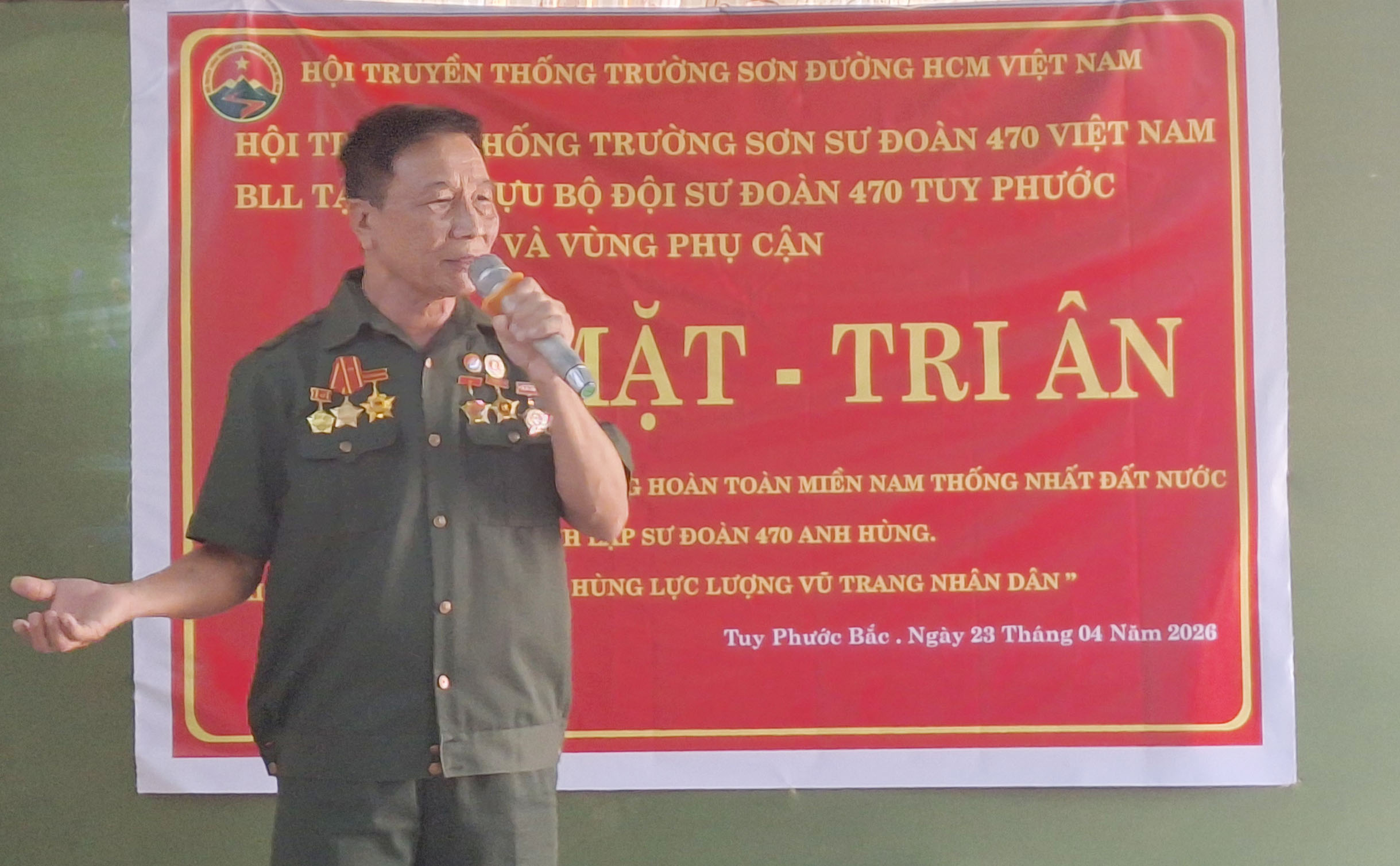 Chương trình văn nghệ chào mừng kỉ niệm 51 năm ngày chiến thắng 30-4