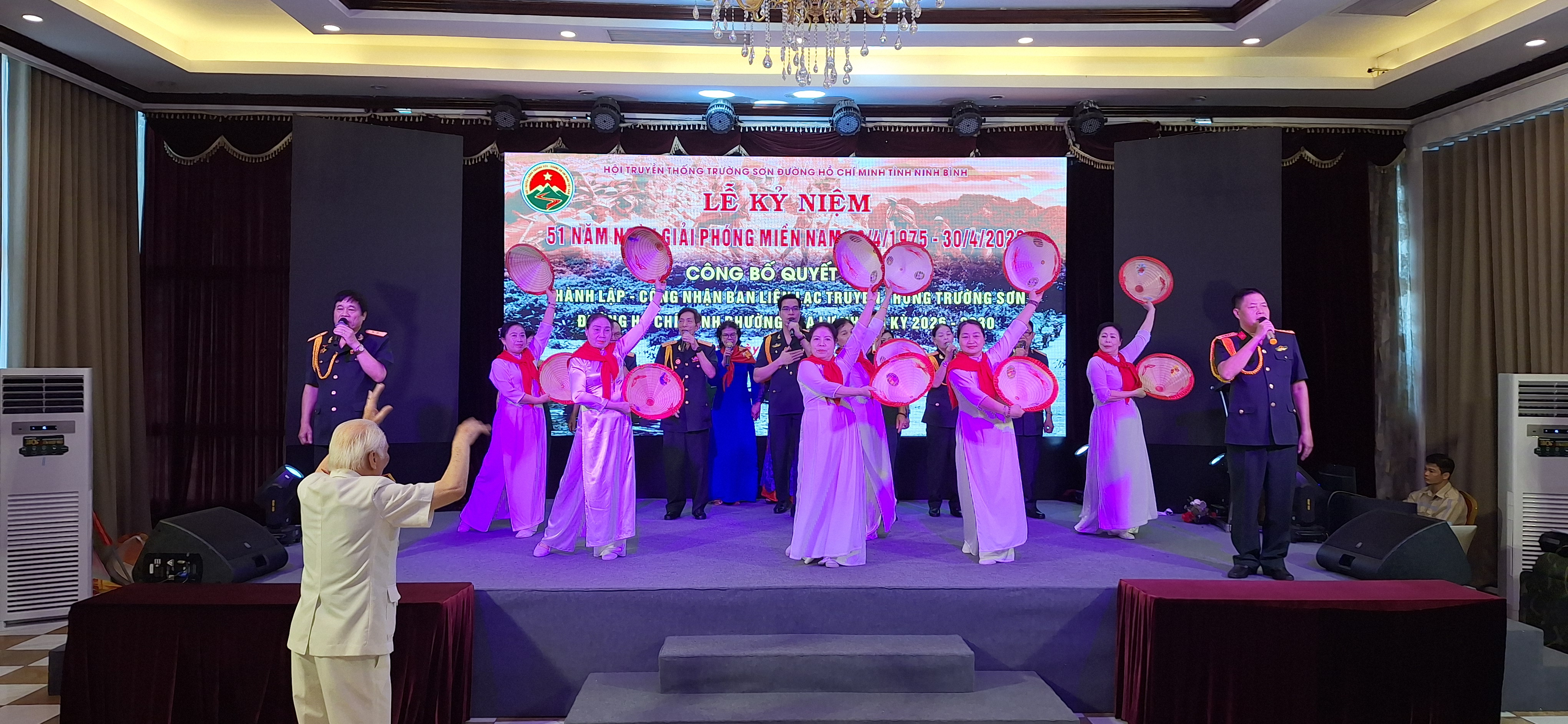 Chương trình nghệ thuật chào mừng Lê công bố quyết định thành lập Hội Trường Sơn phường Hoa Lư nhiệm kì 2026-2031