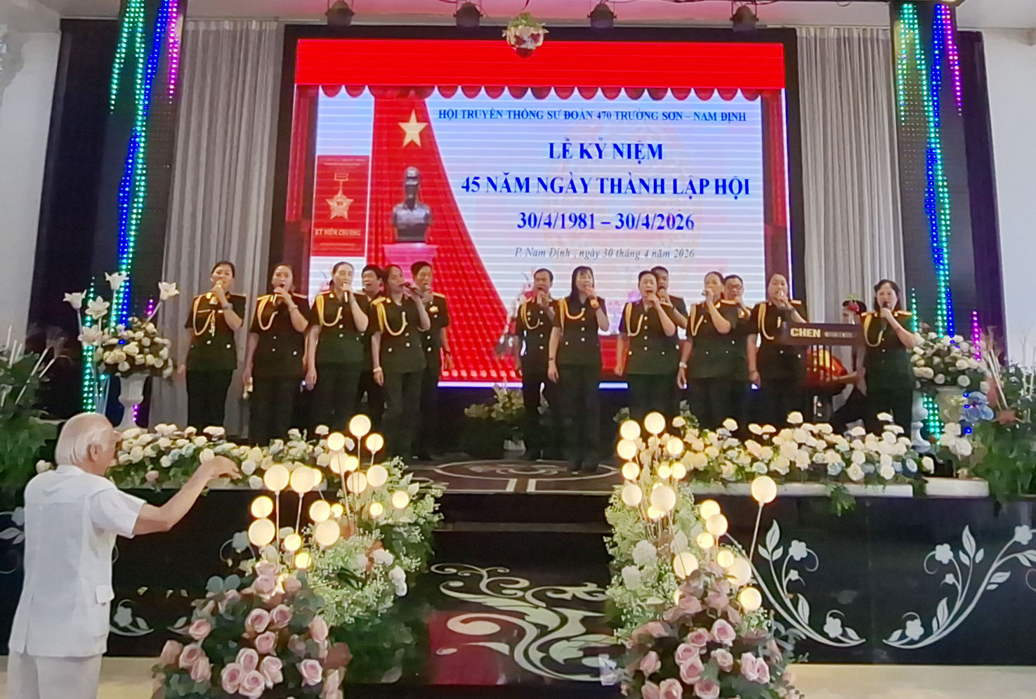 Chương trình văn nghệ chào mừng kỉ niệm 45 năm thành lập Hội Trường Sơn sư đoàn 470 tỉnh Nam Định.