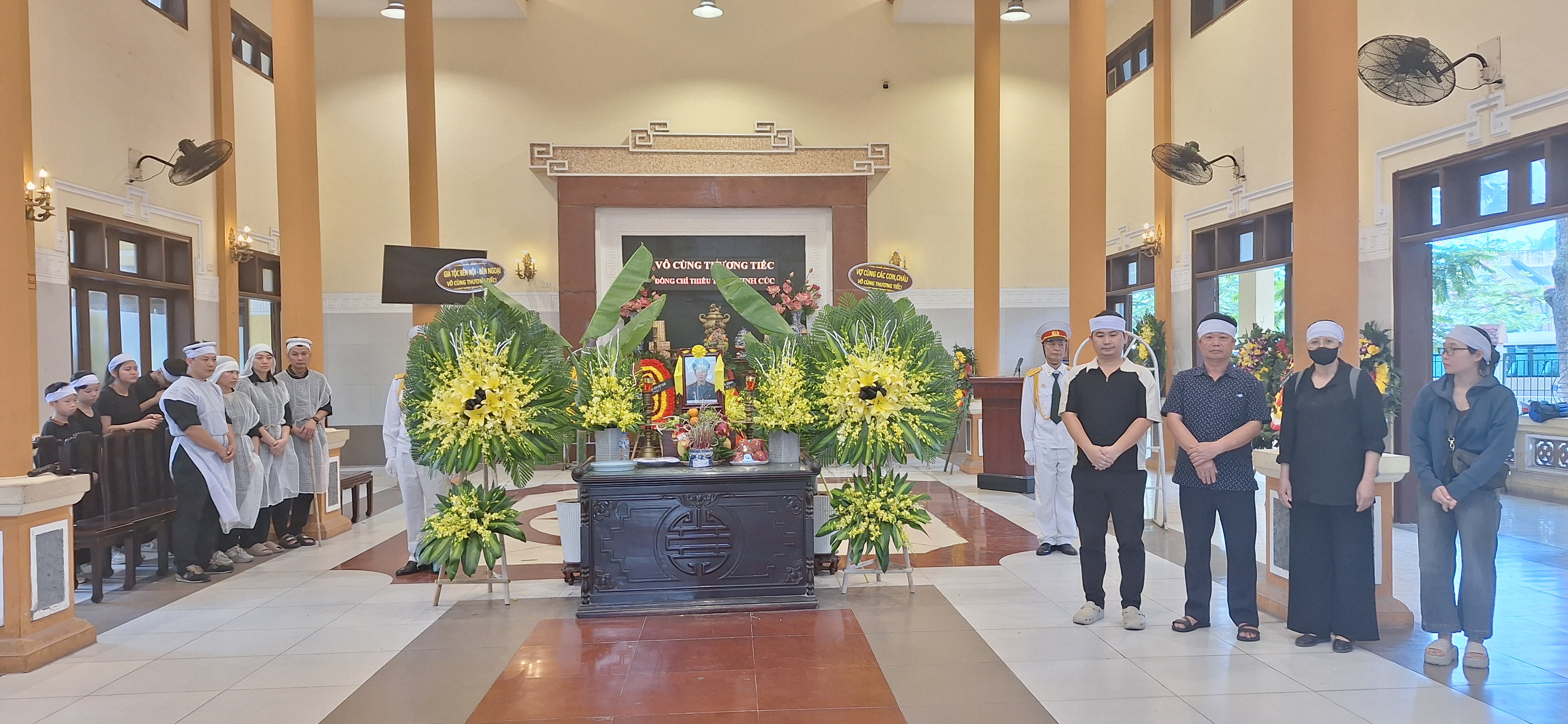 Lễ viếng thiếu tá Lê Minh Cúc nguyên cán bộ công ty 492 BĐ 12 ( Phu quân thiếu tá Tạ Thị Rơi - văn thư Hội TSVN)