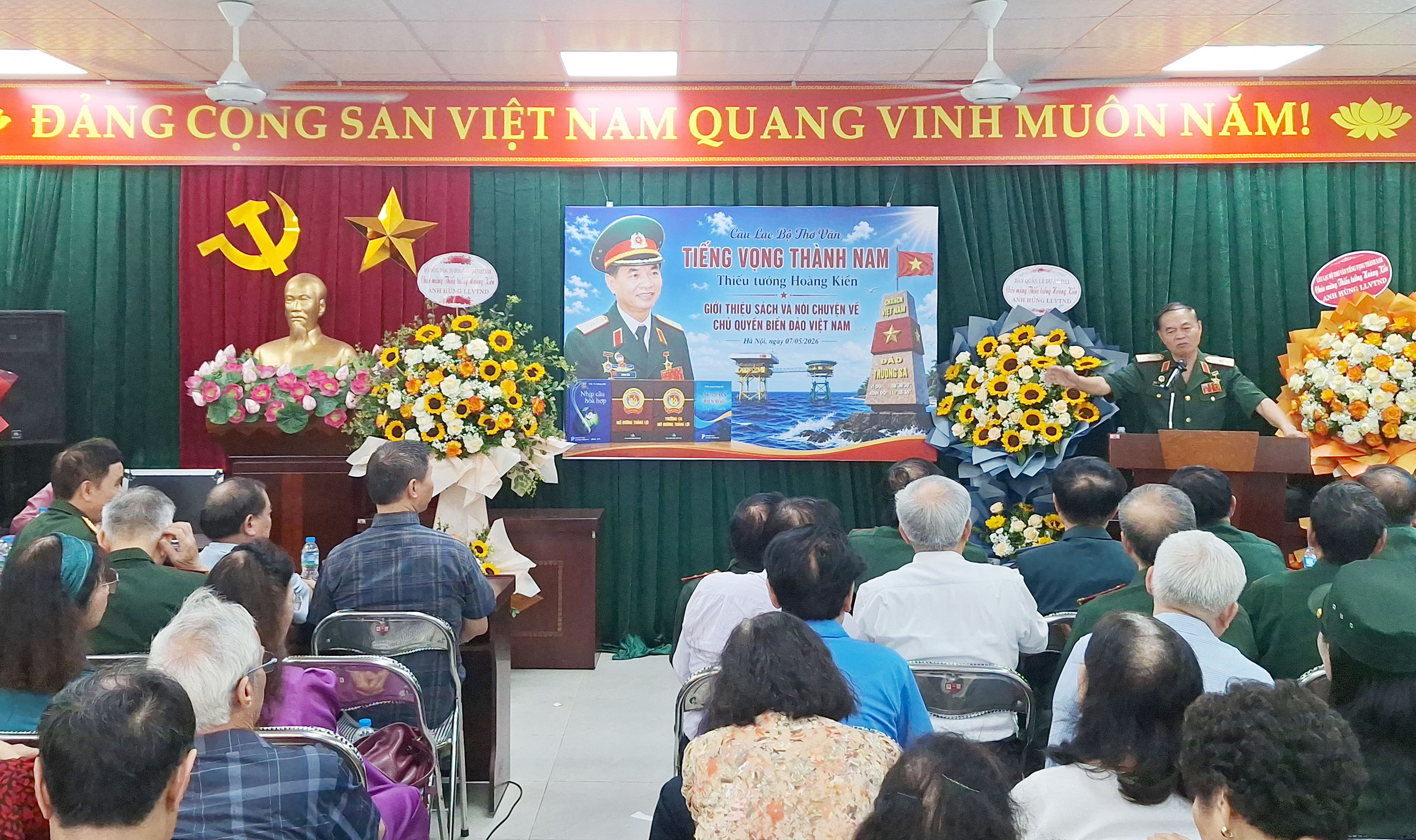 P/S Thiếu tướng Hoàng Kiền giới thiệu sách và nói chuyện chuyên đề về chủ quyền biển đảo Việt Nam