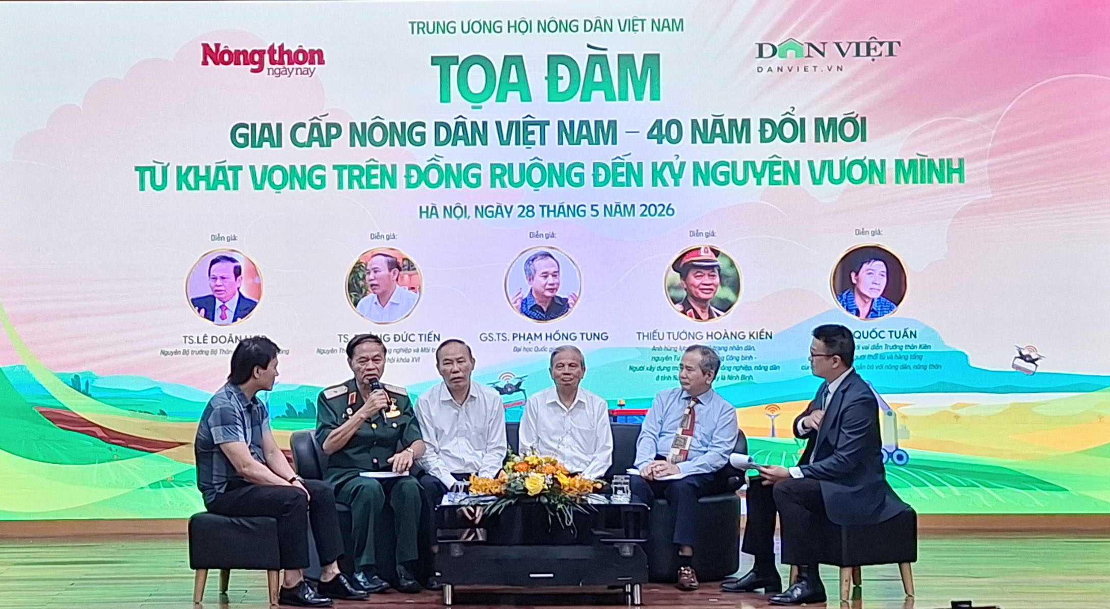 P/S Thiếu tướng Hoàng Kiền - AHLLVTND, Cố vấn Bảo tàng Đồng Quê, tham gia toạ đàm với chủ đề "Giai cấp Nông dân Việt Nam - 40 năm đổi mới"