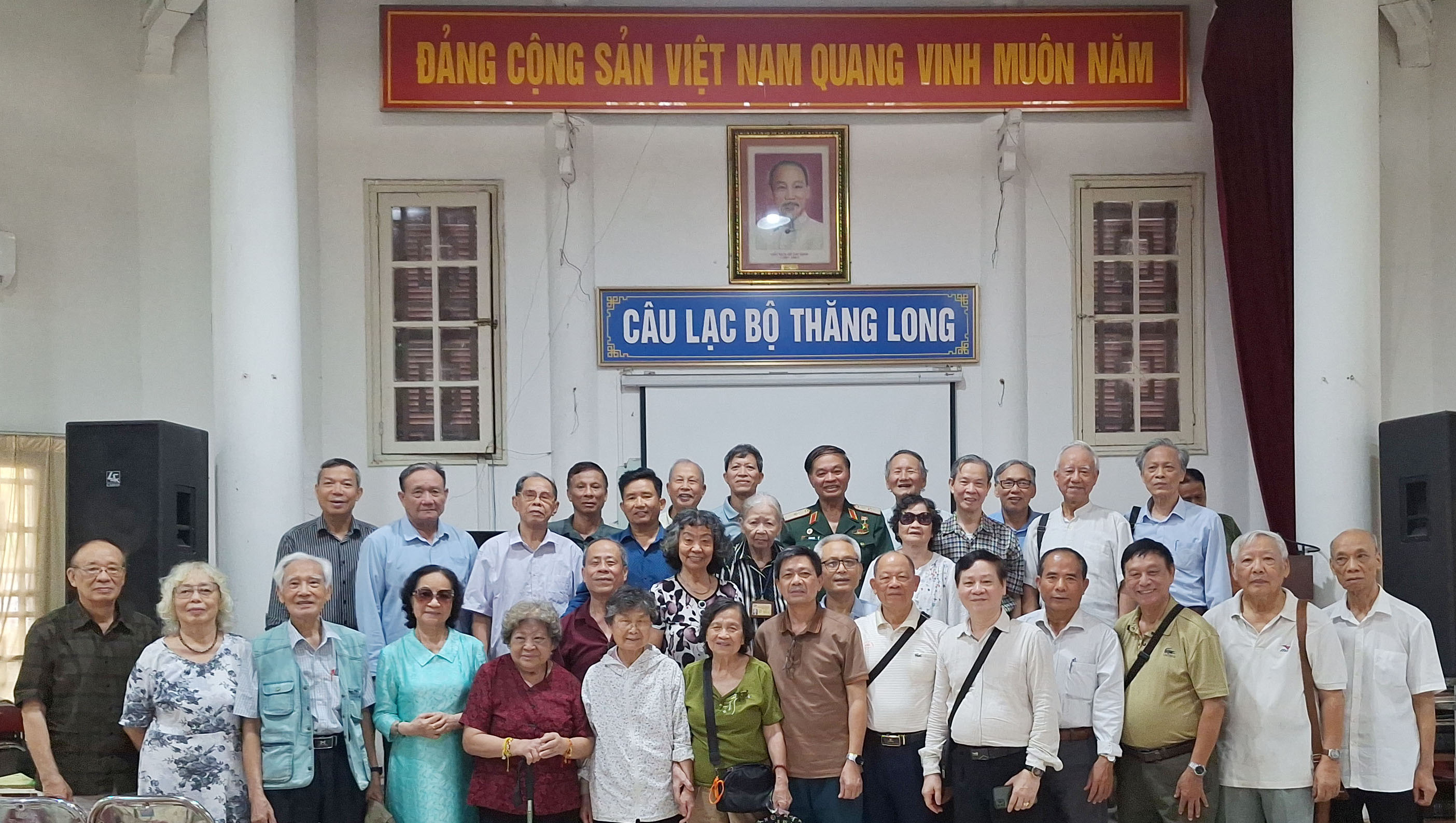 Phóng sự: Thiếu tướng Hoàng Kiền-AHLLVTND, nguyên Tư lệnh Binh chủng Công Binh, PCT Hội TSVN, nói chuện chuyên đề về bảo vệ chủ quyền biến đảo Việt Nam.