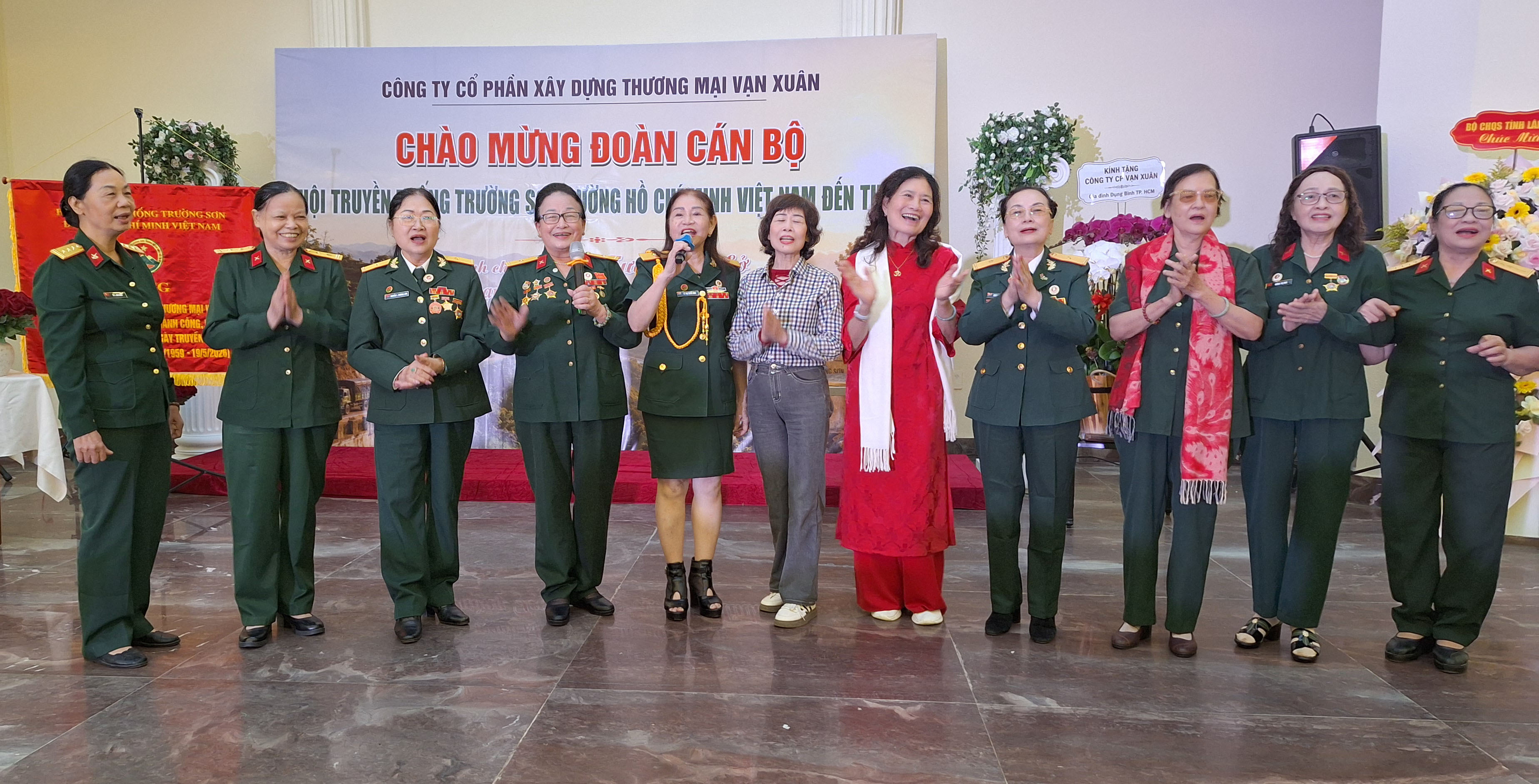 Chương trình văn nghệ chào mừng đoàn đại biểu Hội TSVN thăm và giao lưu với công ty CP Vạn Xuân- Đà lạt, Lâm Đồng.