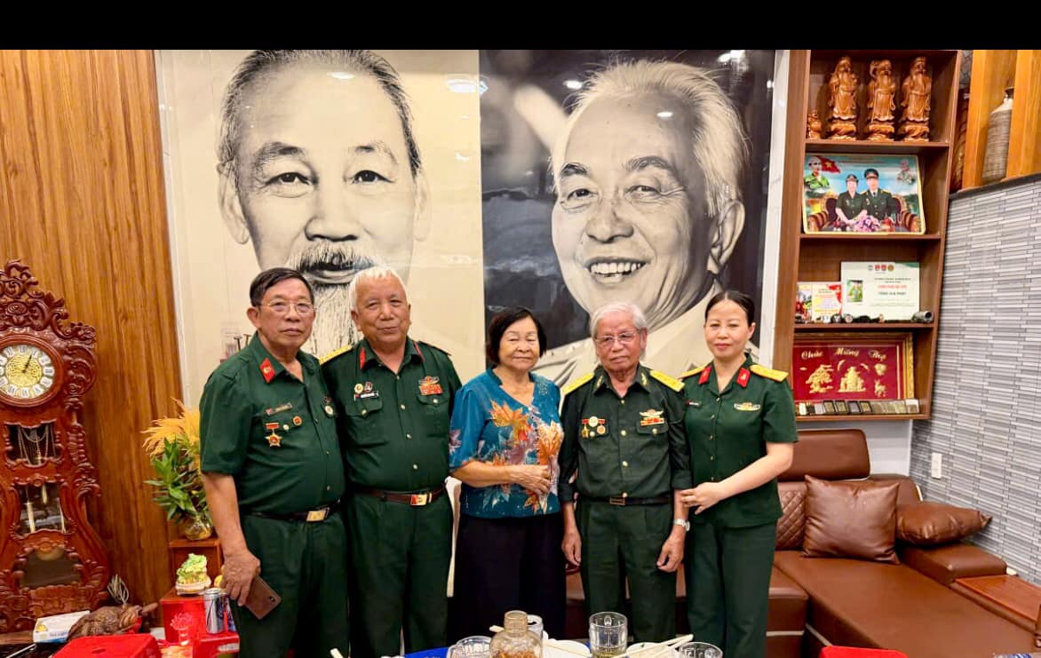 Hội Truyền thống Trường Sơn Ngành Quân giới/BTM - Đoàn 559 Viếng mộ Đại Tướng Võ Nguyên Giáp
