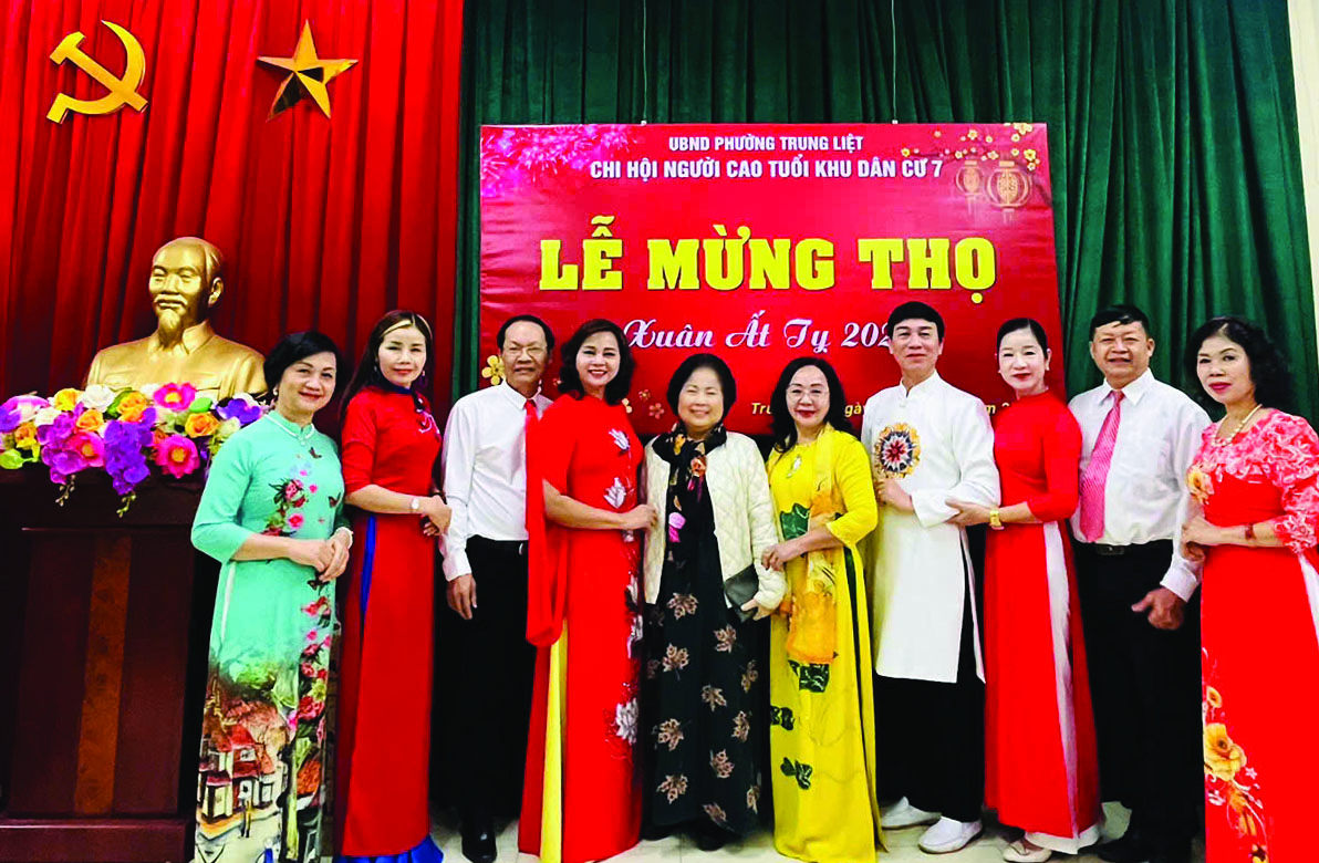 Văn nghệ chào mừng Lễ mừng tho người cao tuổi TDP 7 phường Trung Liệt Q . Thanh Xuân TP Hà Nội - Xuân Ất Tỵ 2025