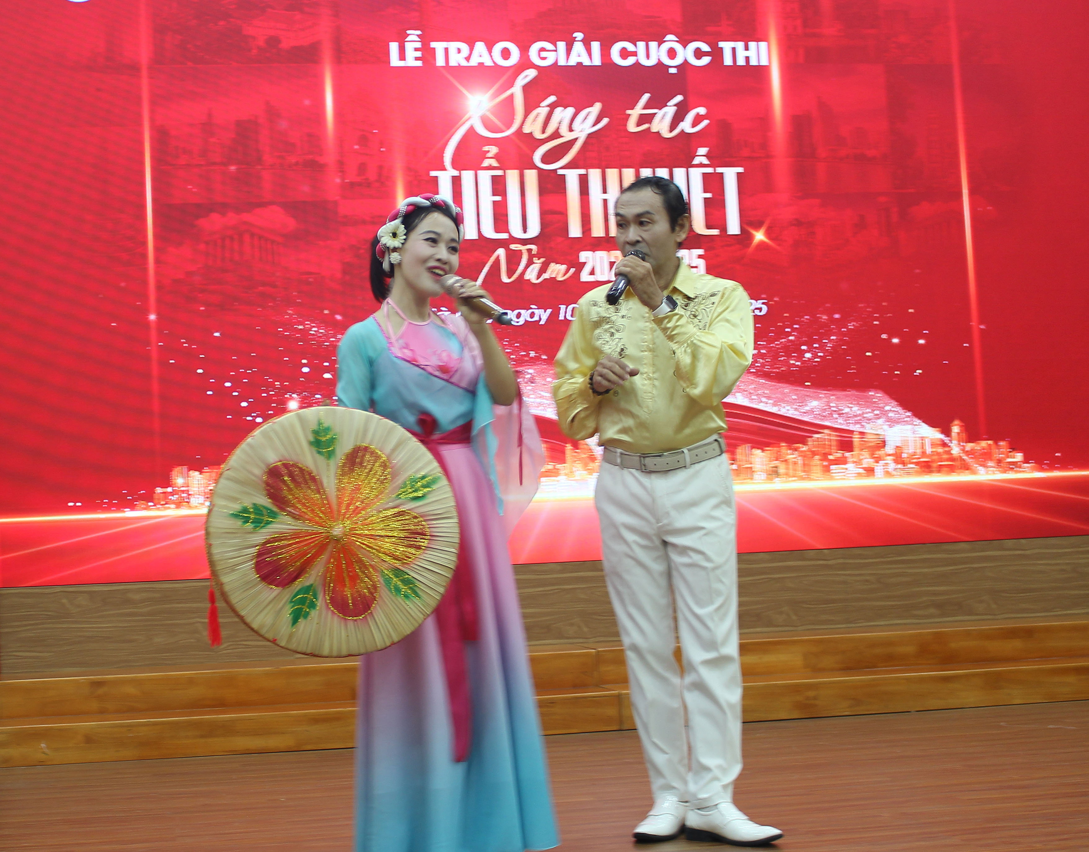 Chương trình văn nghệ chào mừng Lễ tổng kết và trao giải cuộc thi sáng tác tiểu thuyết năm 2023-2025.