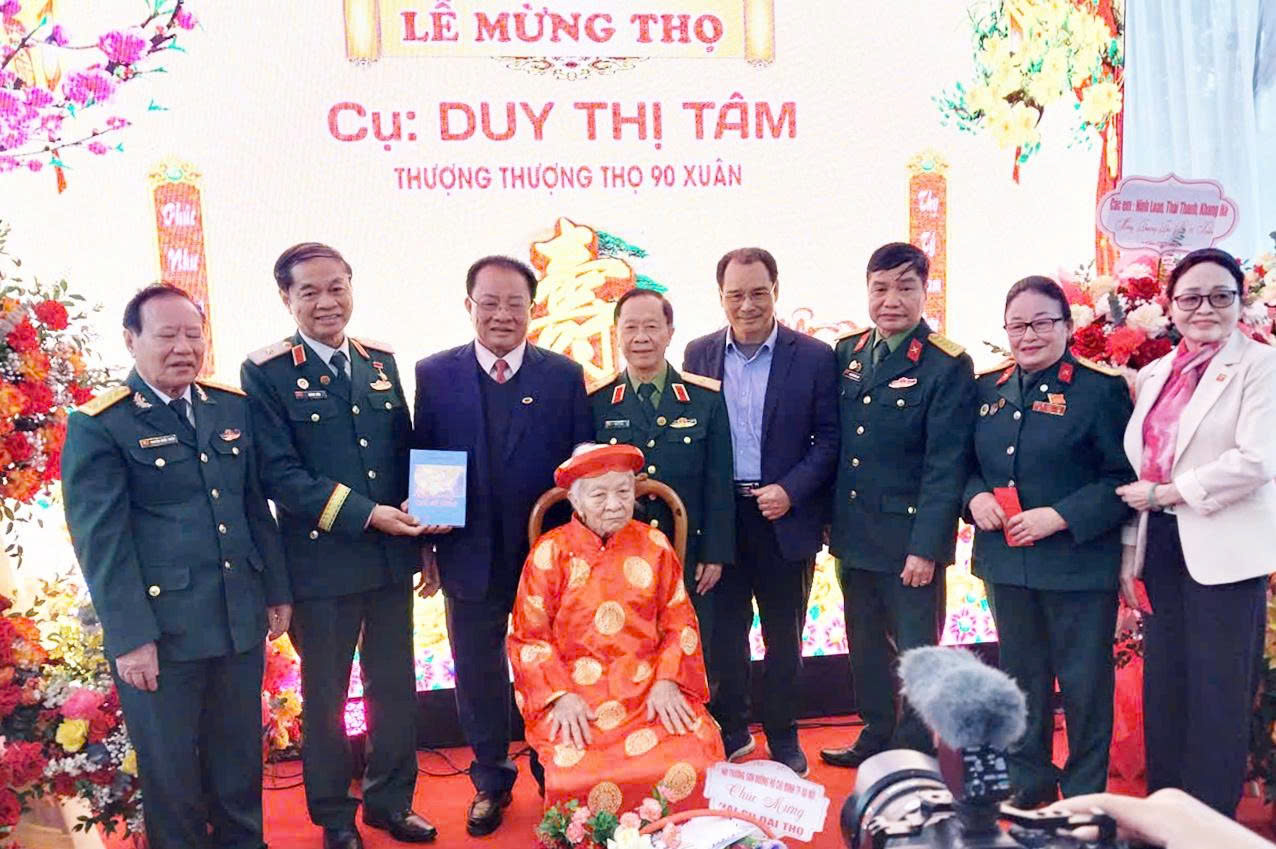 Phóng sự: Đoàn đại biểu Hội Trường Sơn Việt Nam dự lễ mừng thọ Cụ Duy Thị Tâm-Thượng thượng thọ 90 xuân.