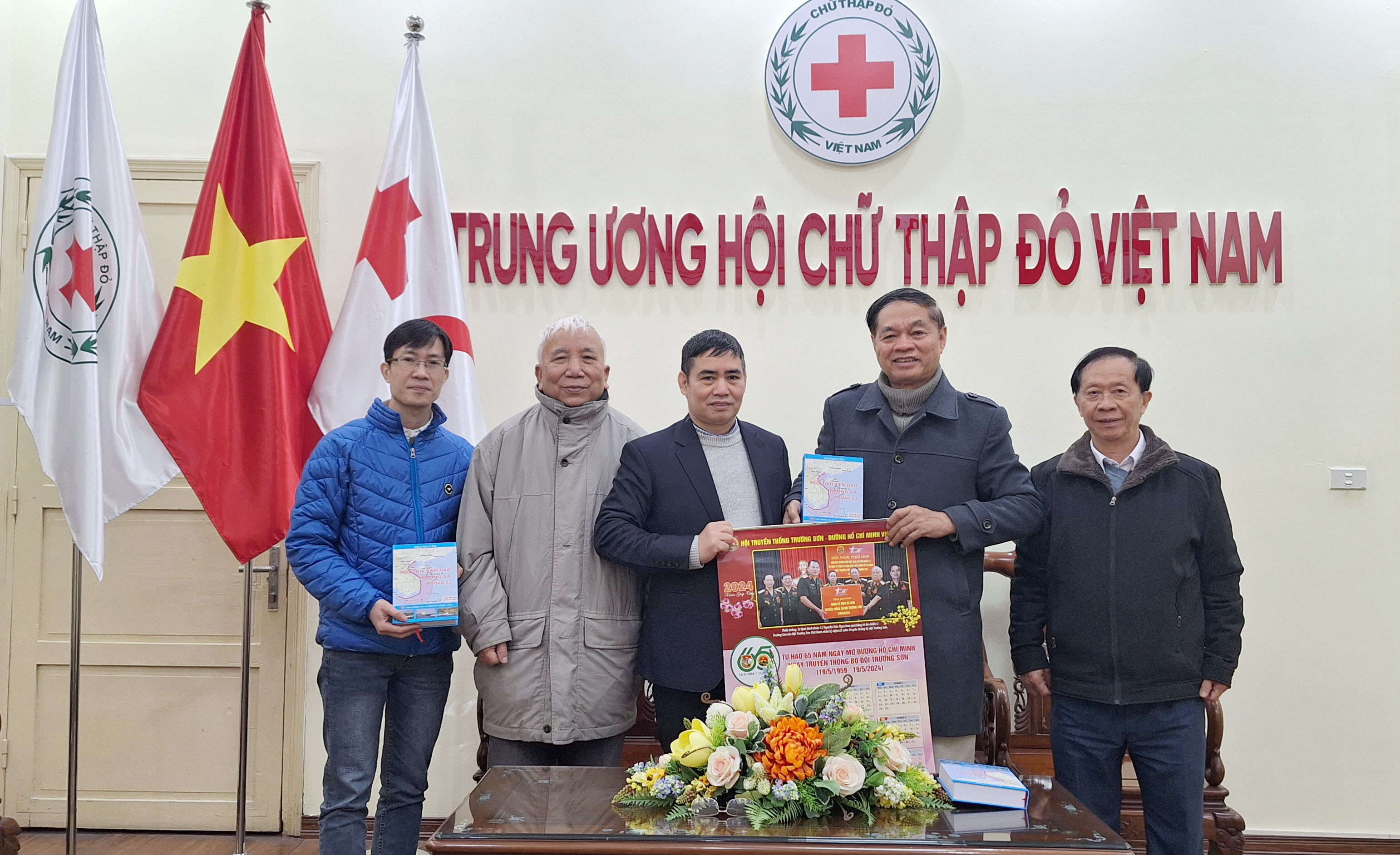 Hội Trường Sơn Việt Nam thăm và chúc tết Hội Chữ thập đỏ Việt Nam nhân dịp đón xuấn mới Giáp Thìn - 2024