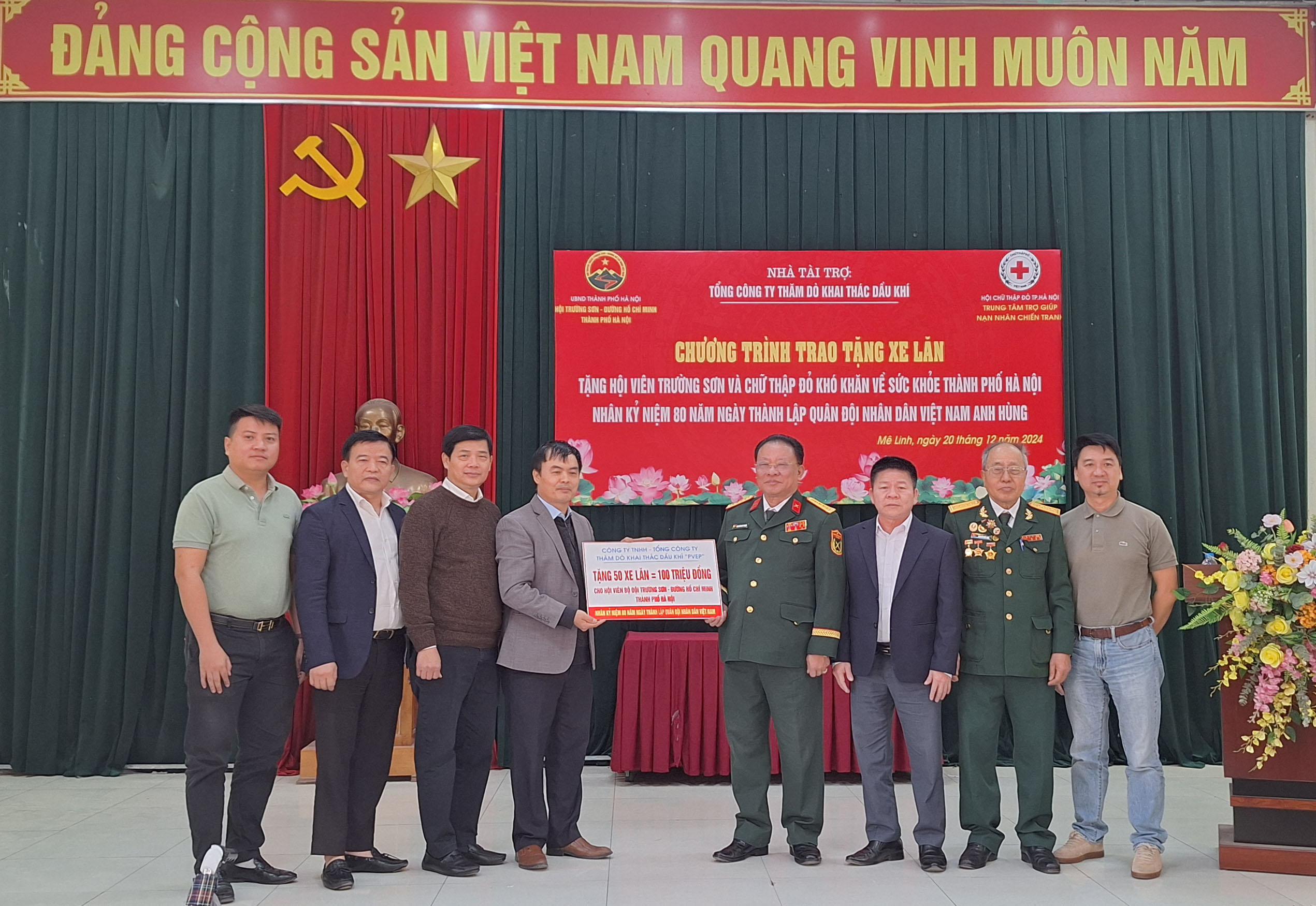 Hội Trường Sơn  thành phố Hà Nội trao tặng xe lăn cho hội viên sức khỏe yếu đợt 3 năm 2024.