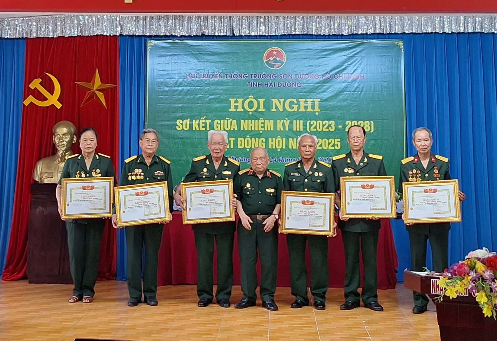 Hội Trường Sơn tỉnh Hải Dương Tổng kết giữa nhiệm kì III và sơ kết công tác hội 6 tháng đầu năm 2025.