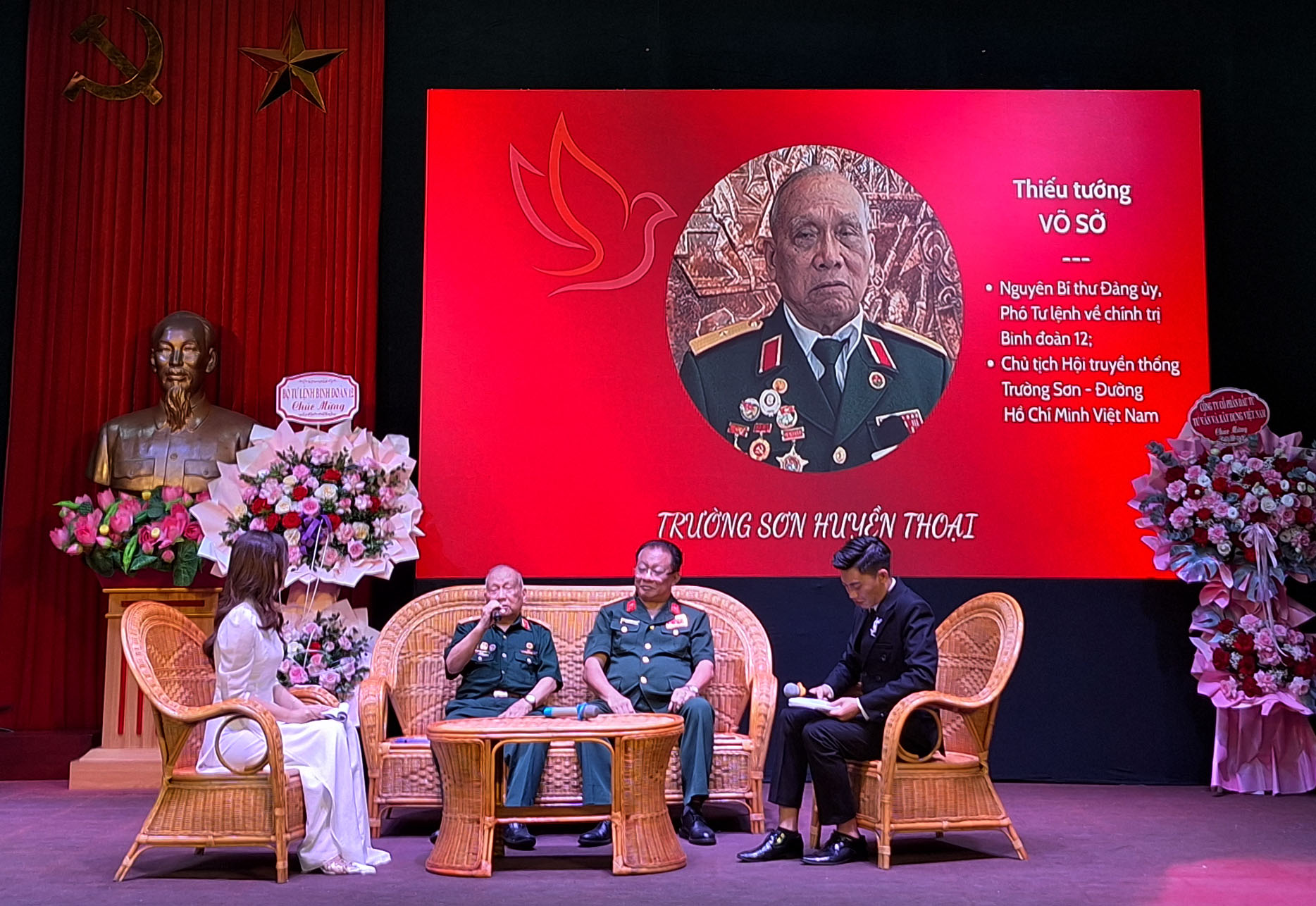 Chương trình “Trường Sơn huyền Thoại” - Giao lưu văn nghệ chào mừng và giao lưu với các nhân chứng lịch sử Trường Sơn.