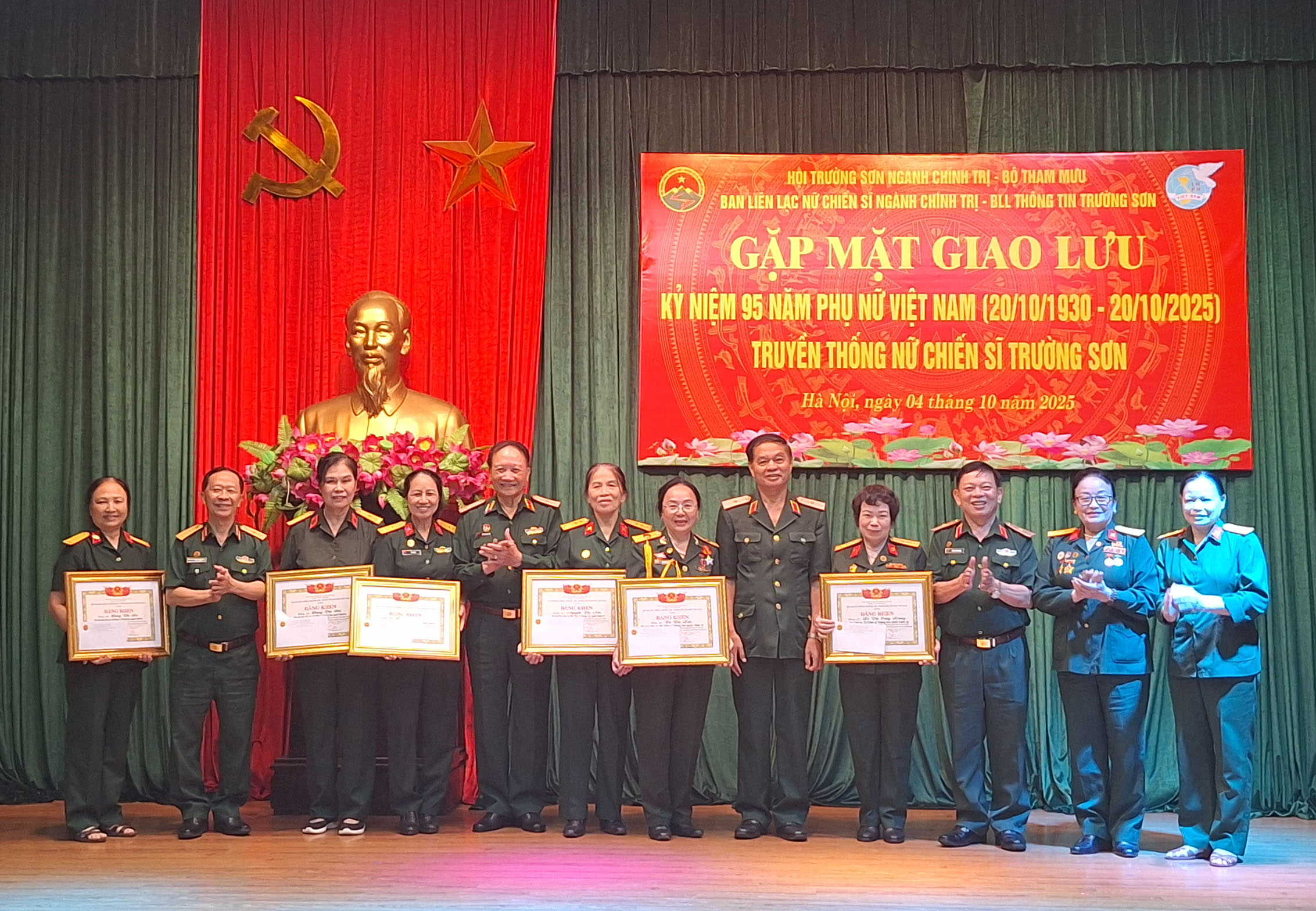Gặp mặt kỉ niệm 95 năm ngày thành lập Hội LHPN Việt Nam - Ngày phụ nữ Việt Nam 