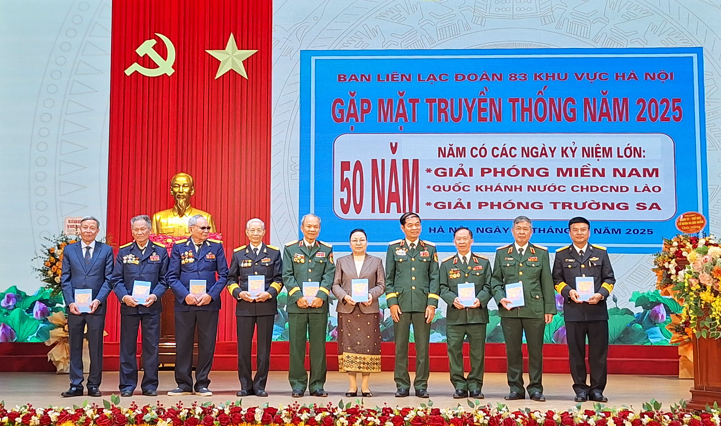 Phóng sự ảnh: Ban liên lạc Đoàn 83 khu vực Hà Nội gặp mặt truyền thống năm 2025