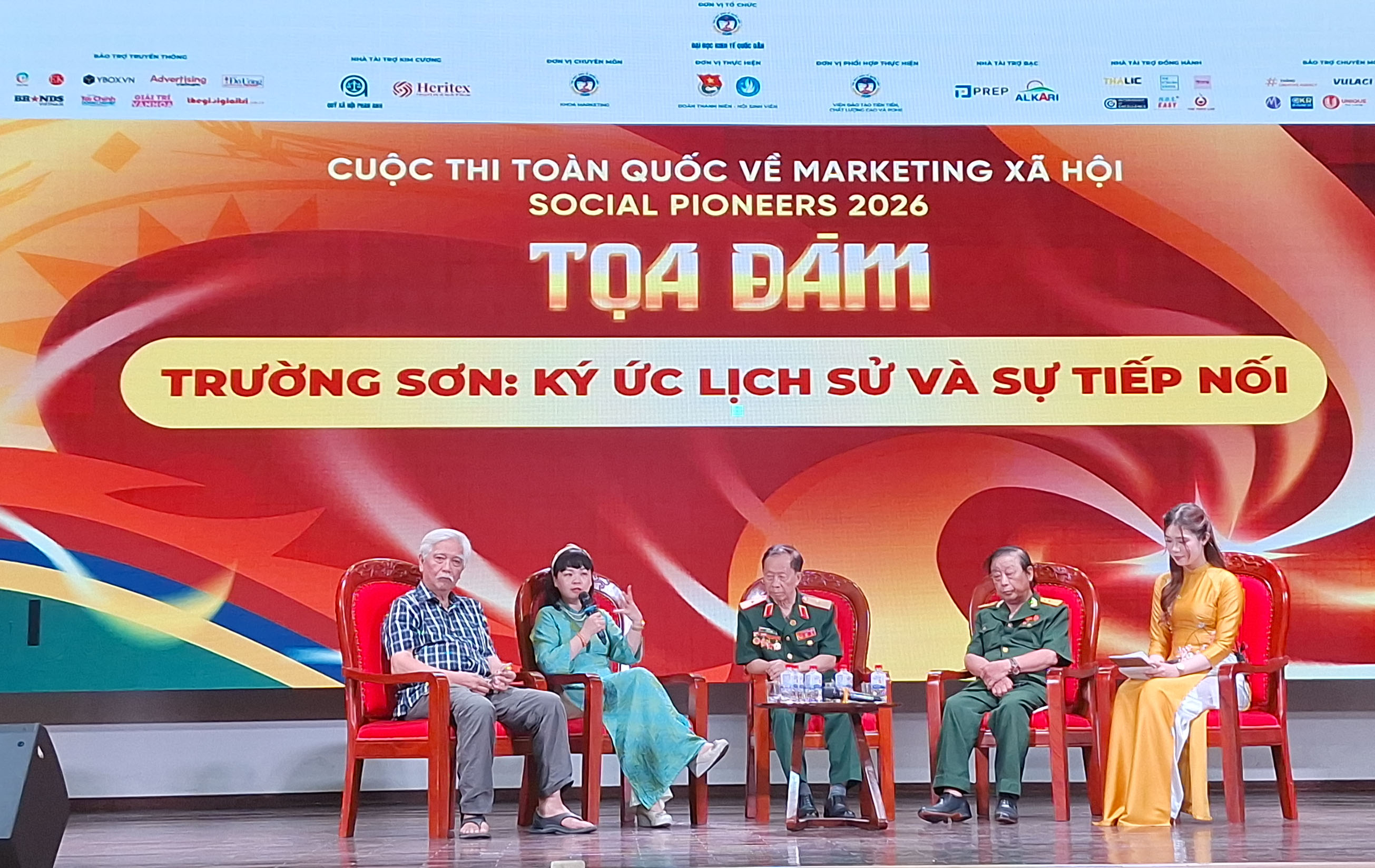 TOÀ ĐÀM GIAO LƯU VỚI CHỦ ĐỀ “TRƯỜNG SƠN: KÍ ỨC LỊCH SỬ VÀ SỰ TIẾP NỐI”.