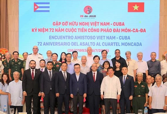 Hội TSVN tham dự kỷ niệm 72 năm chiến thắng Moncada của Cu Ba