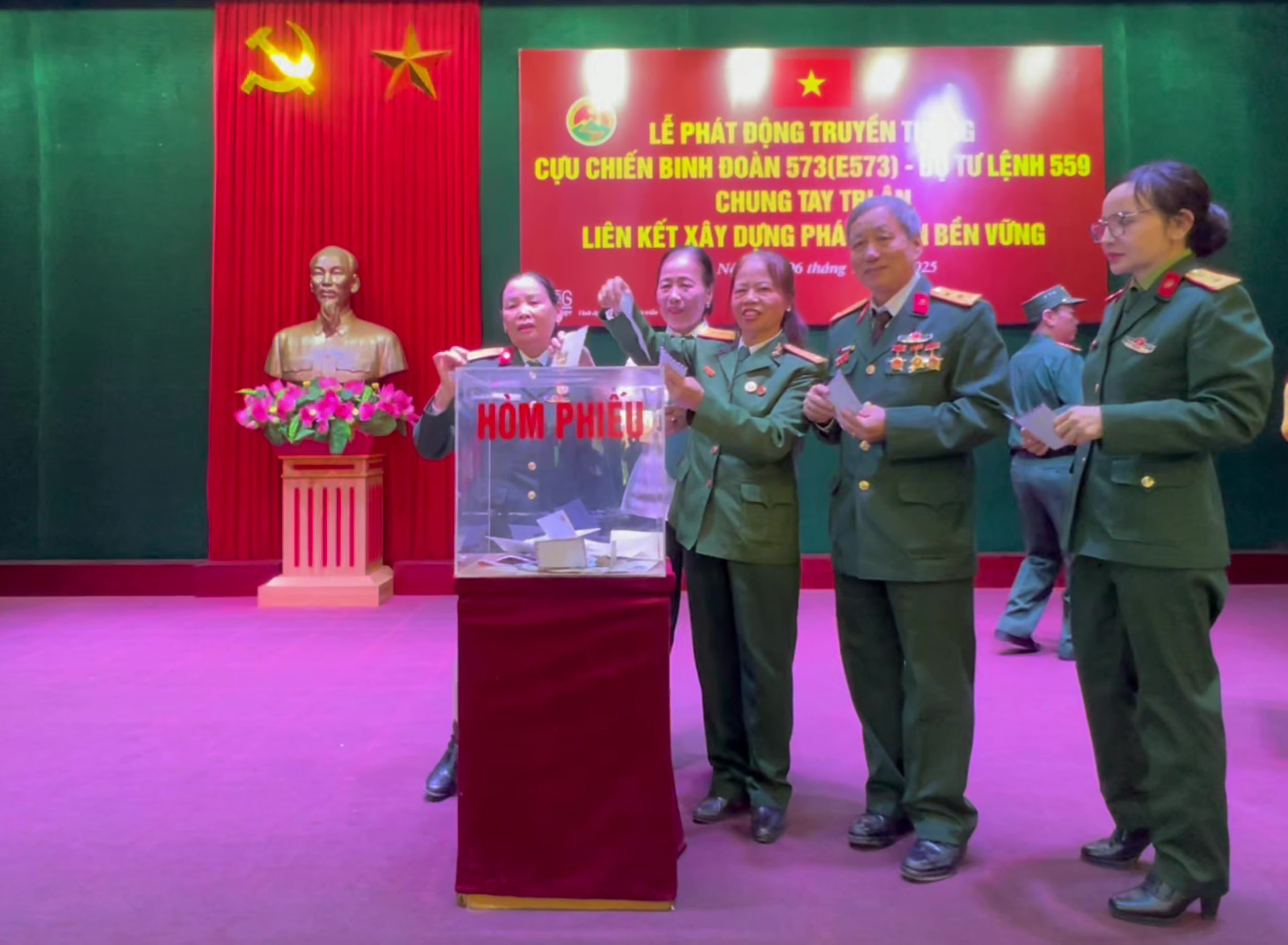 BLL e 573 phát động phong trào thi đua chung tay xây dựng phát triển  Hội vững mạnh và ủng hộ đồng bào miền Trung 