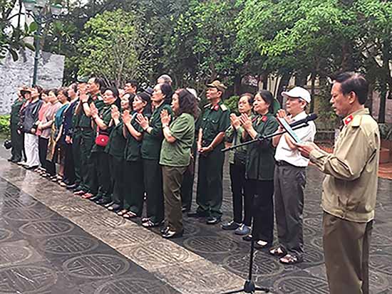 Chi hội Phường Nghĩa Đô Hướng đến Kỷ niệm 65 năm Ngày Truyền thông của Bộ đội Trường Sơn anh hùng