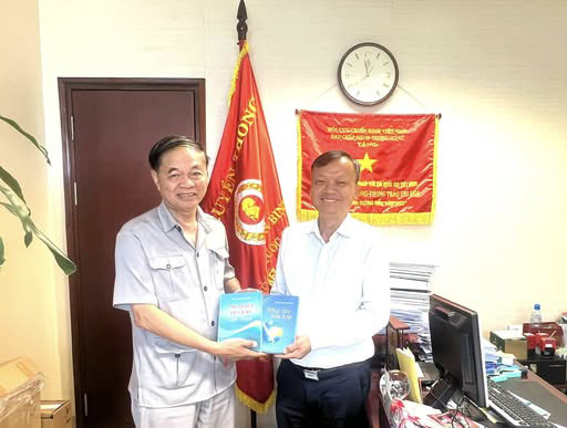 Hội TSVN thăm Hội cựu chiến binh Tập đoàn công nghiệp năng lượng quốc gia Việt Nam.